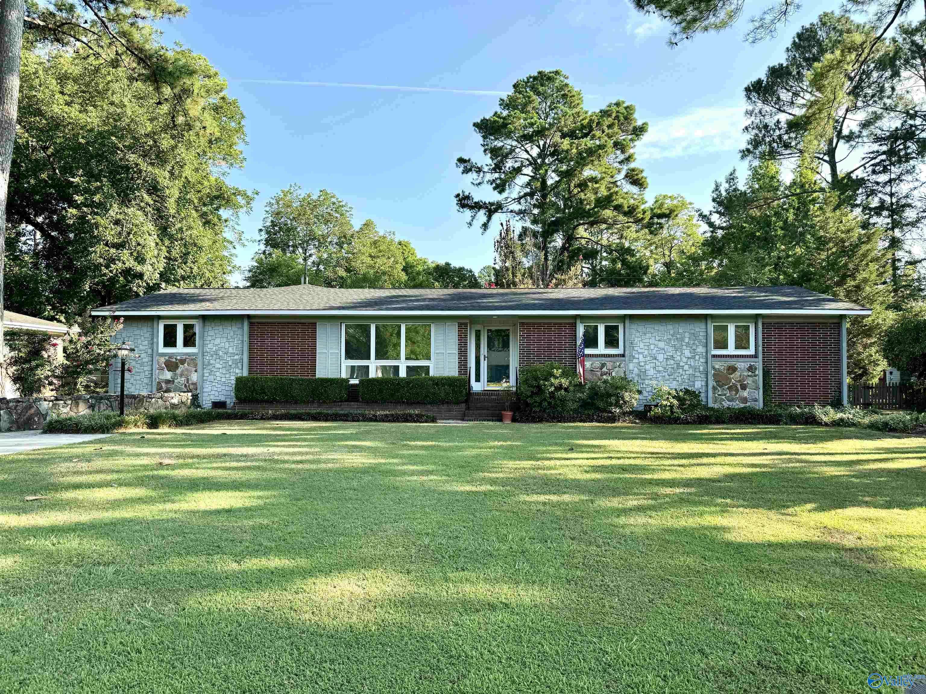 Decatur, AL 35601,2410 Crestview Drive SE