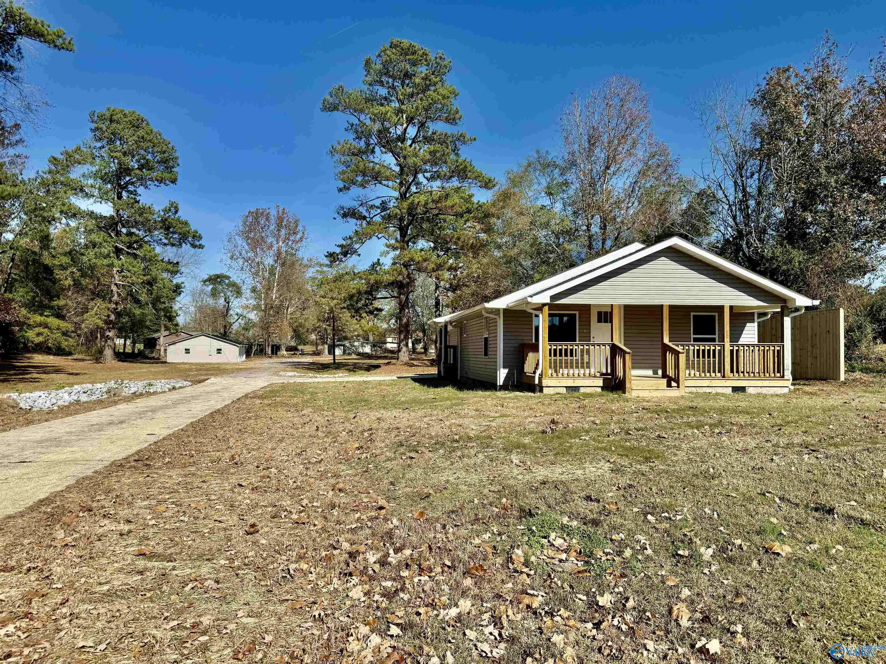 Hokes Bluff, AL 35903,4172 Oak Street