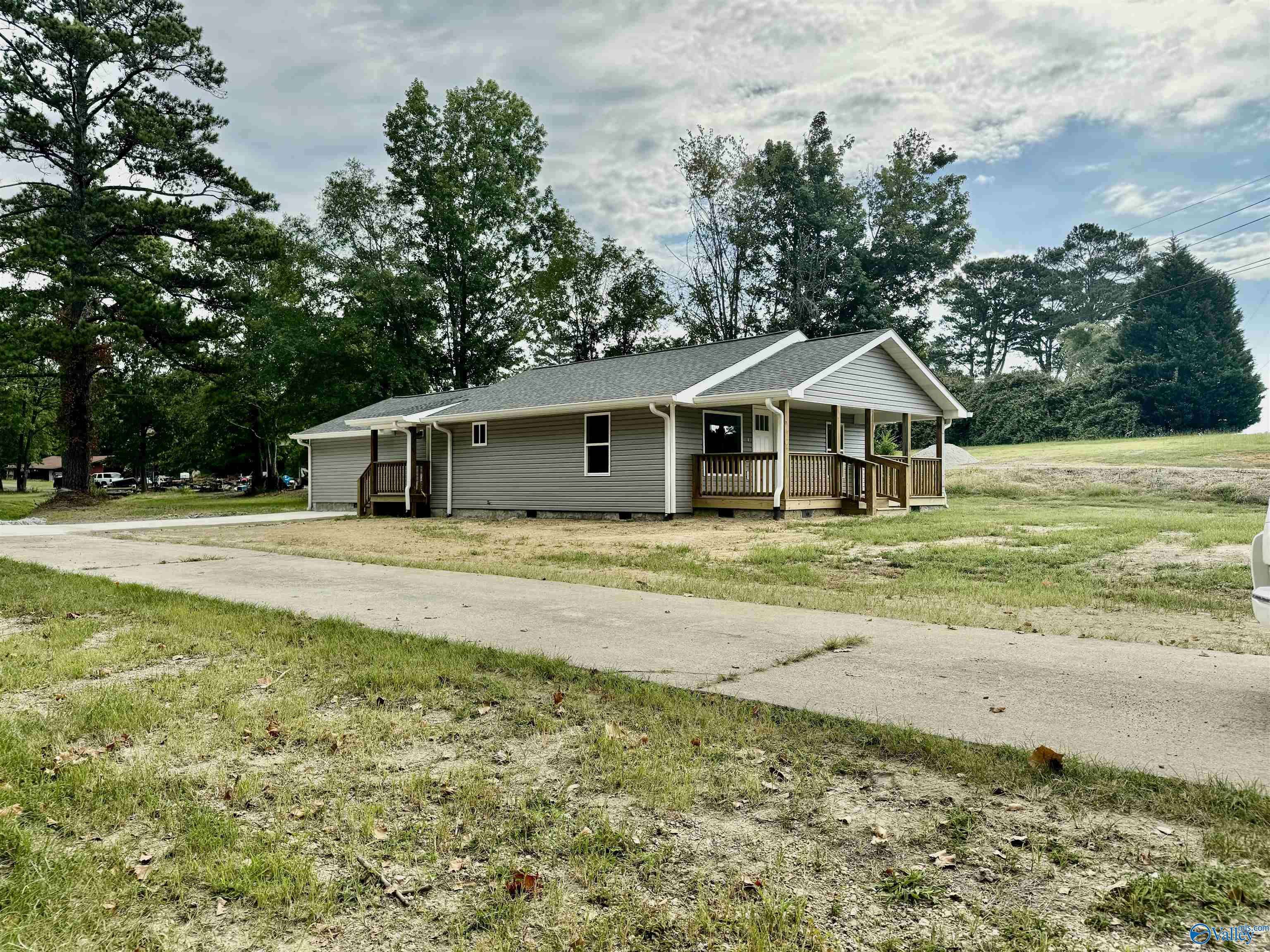 Hokes Bluff, AL 35903,4172 Oak Street