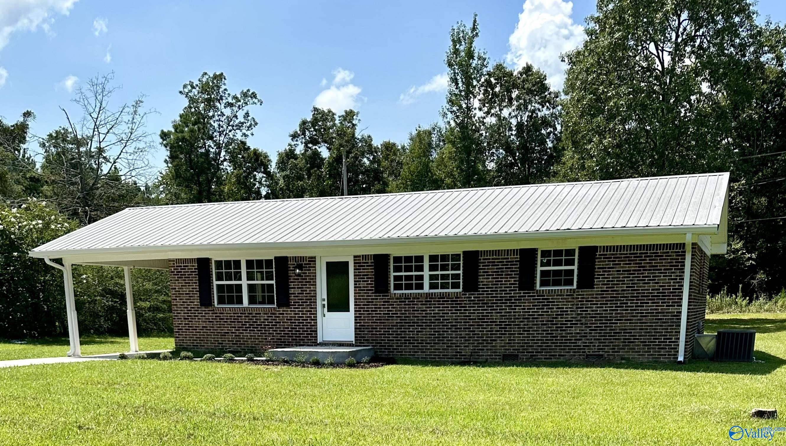 Centre, AL 35960,6 Woodland Drive