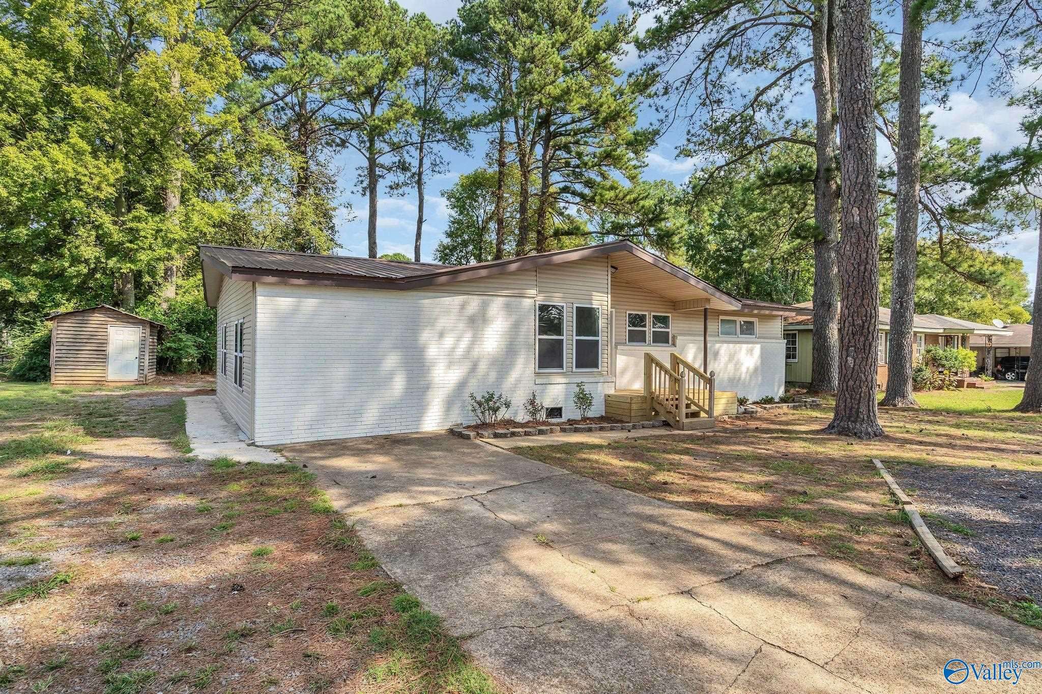 Decatur, AL 35601,1006 Royal Drive