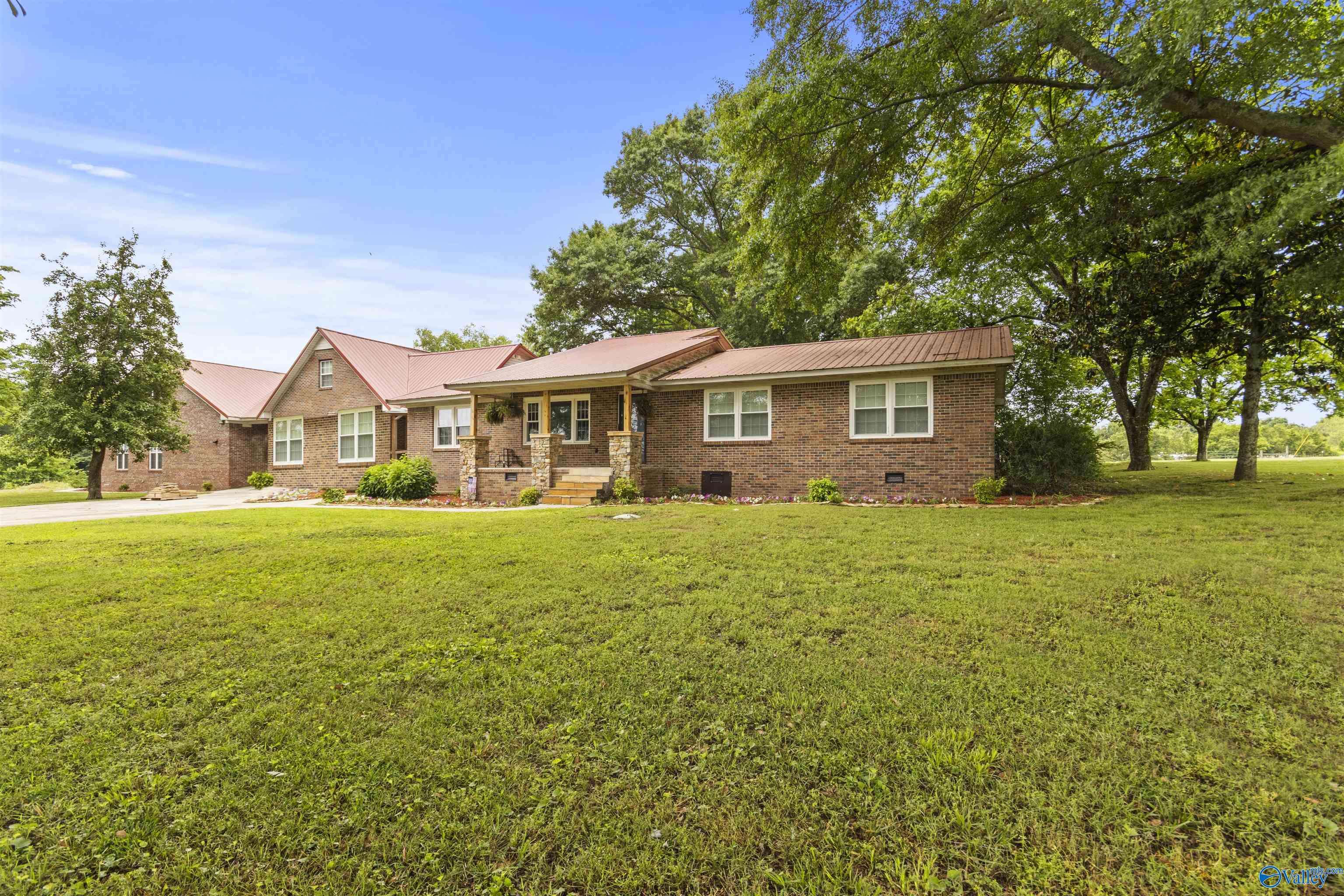 Arab, AL 35016,689 Hillside Drive