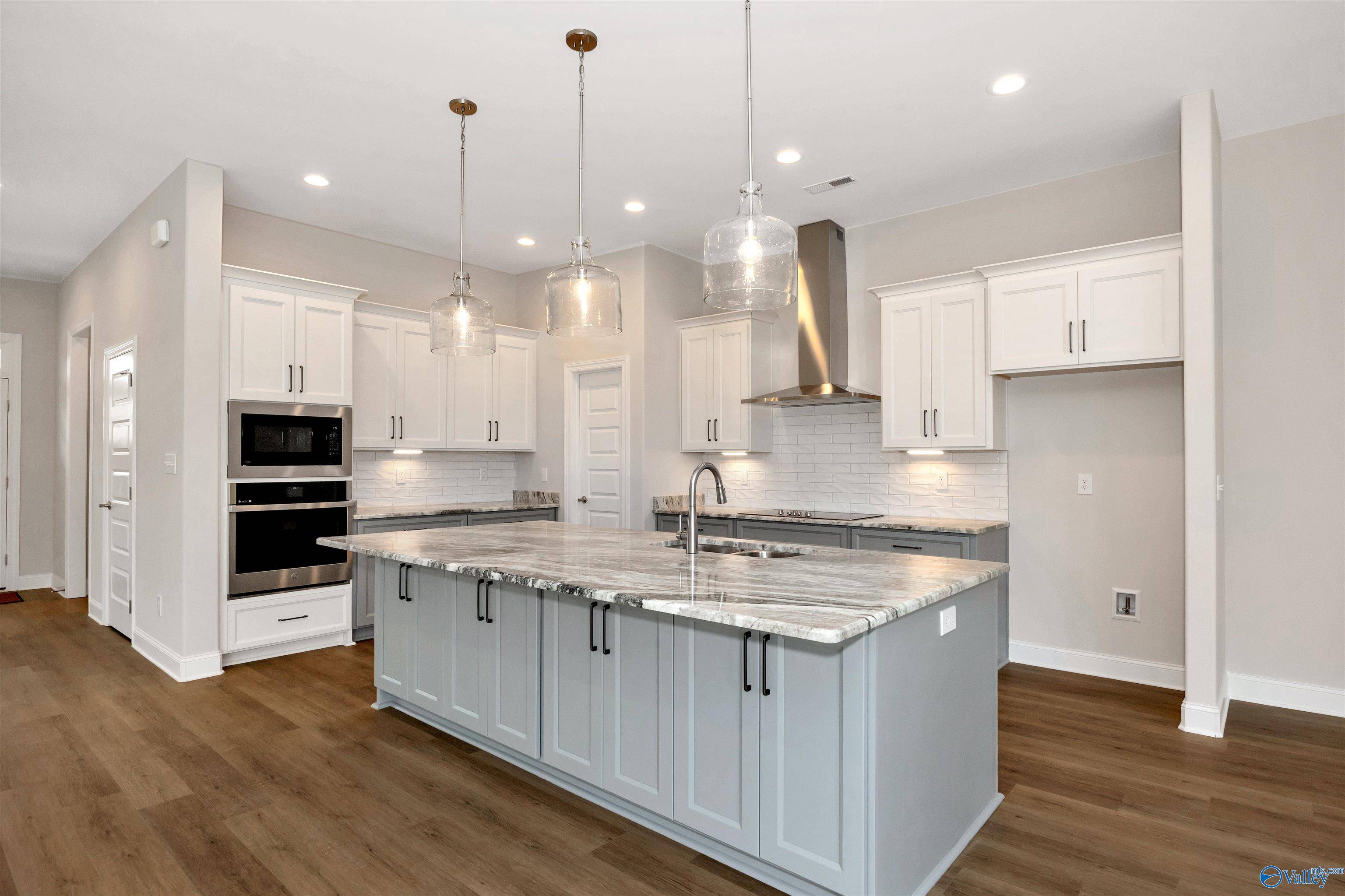 Athens, AL 35611,14387 NW White Creek Trail