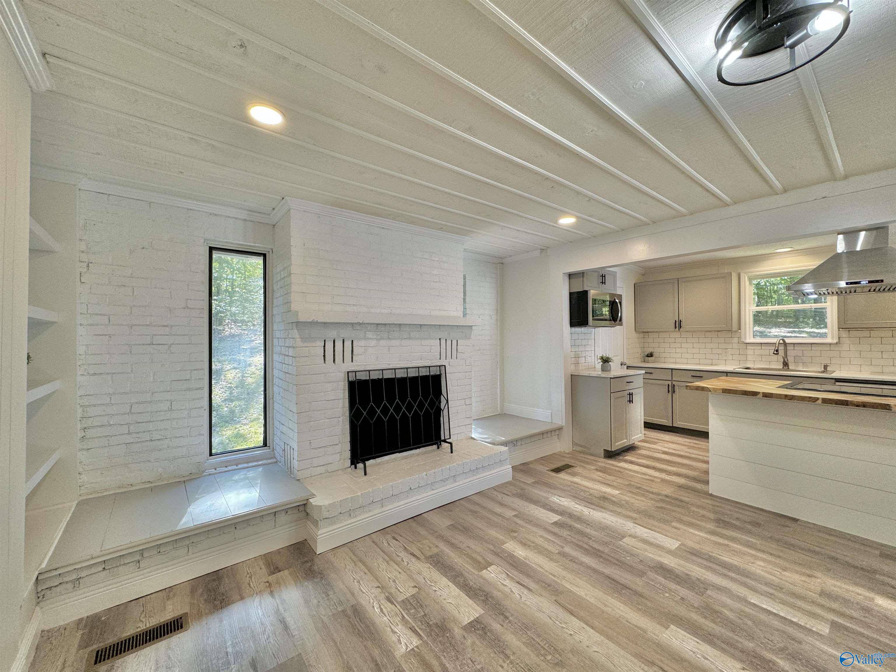 Hamilton, AL 35570,447 Oak Hill Circle