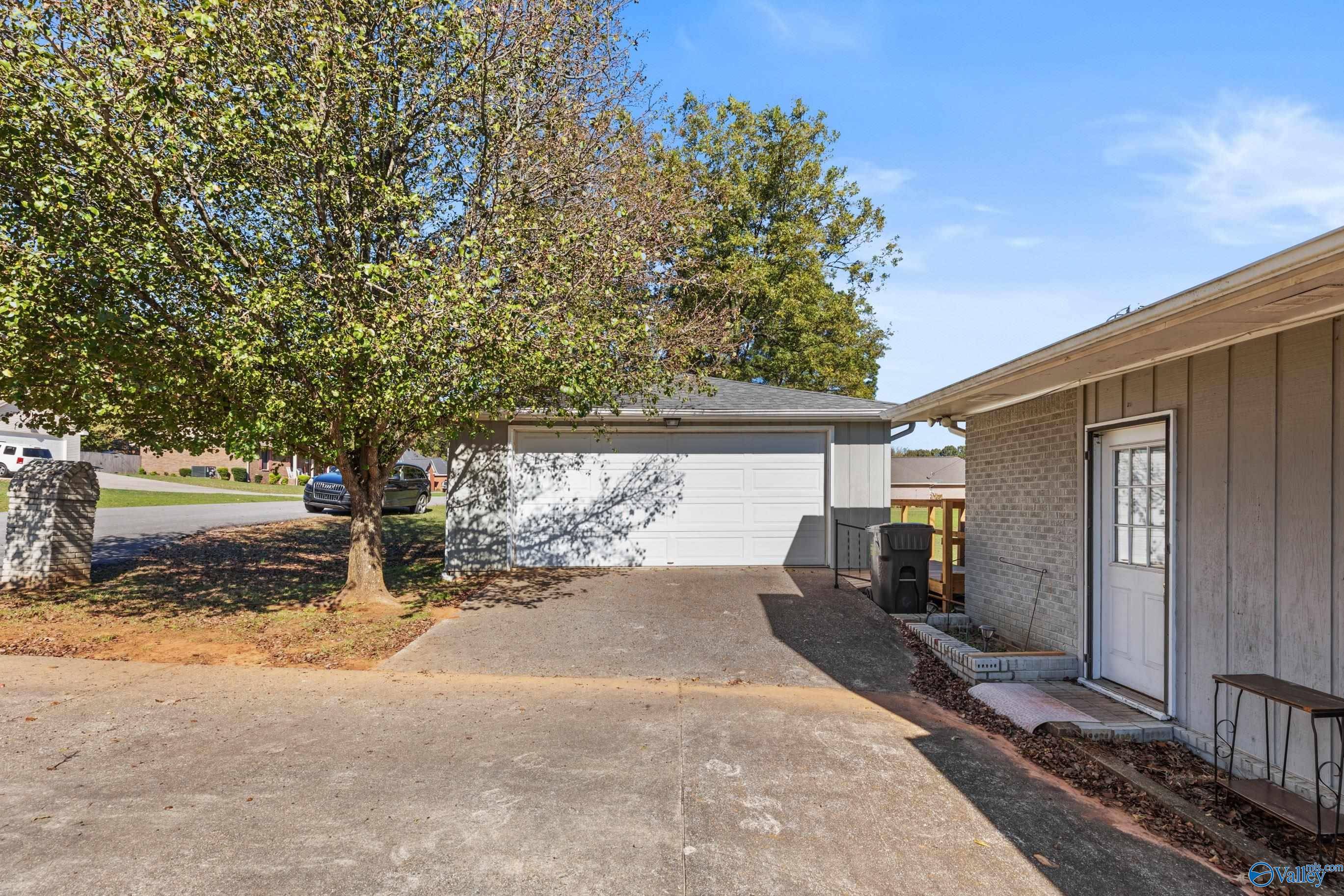 Decatur, AL 35603,9 Tambourine Lane