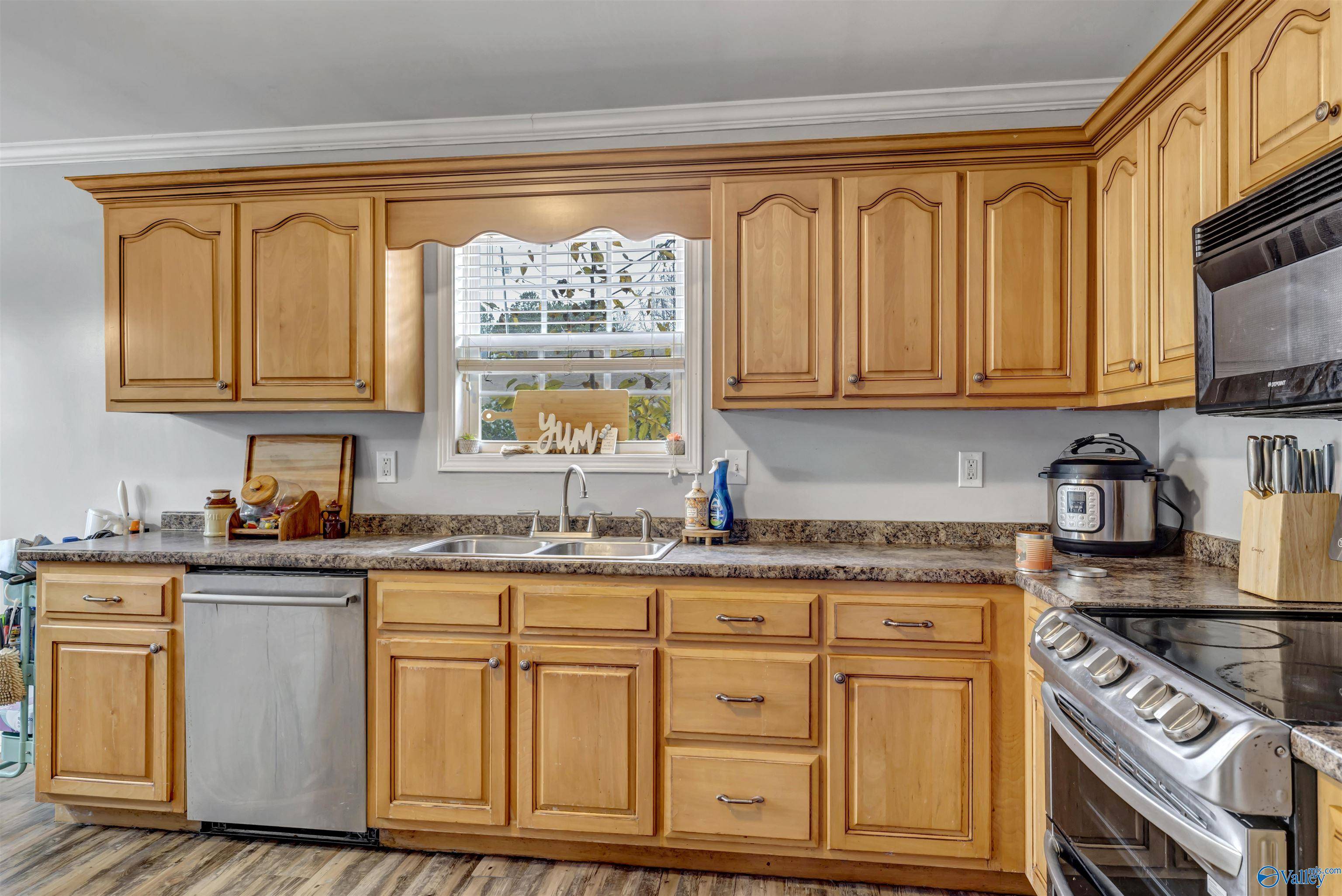 Oneonta, AL 35121,824 Mountain View Drive