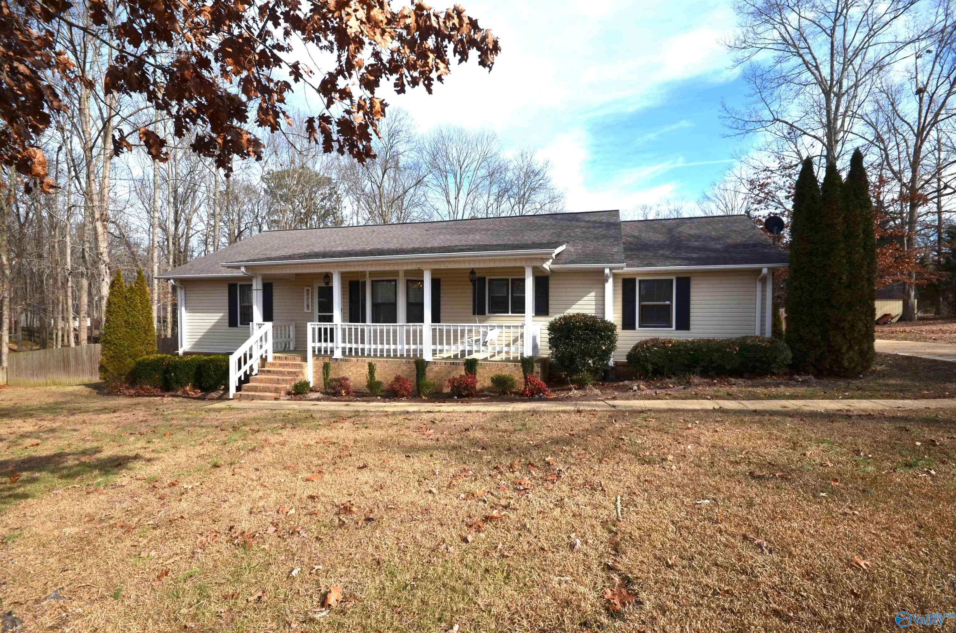 Arab, AL 35016,1918 Oakleaf Lane