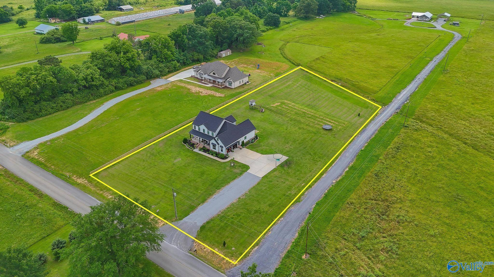 Hartselle, AL 35640,3289 Huckaby Bridge Road