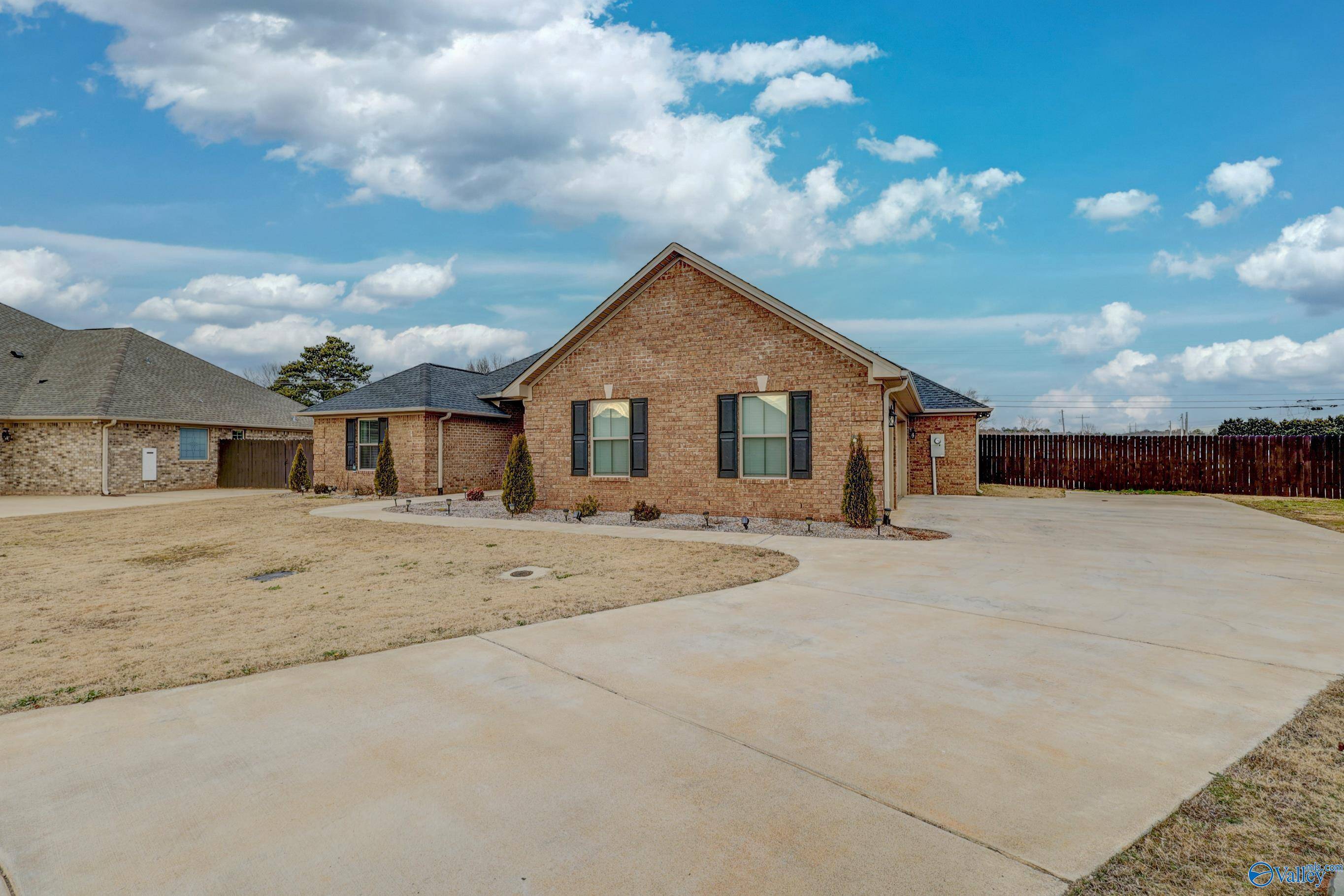 Athens, AL 35613,16972 Stonegate Drive