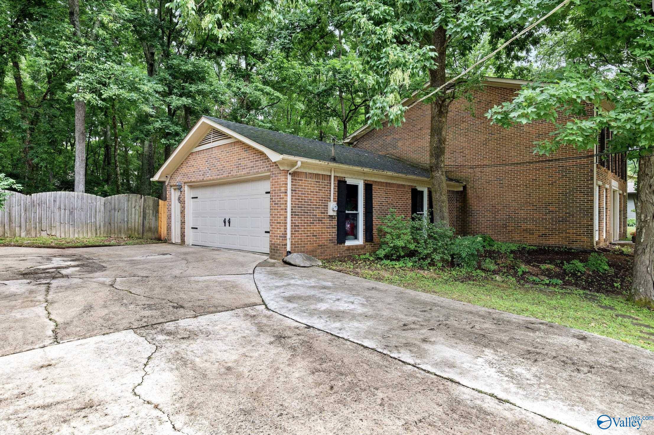 Huntsville, AL 35802,712 Bluewood Drive