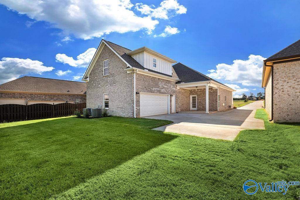 Athens, AL 35611,14422 NW White Creek Trail