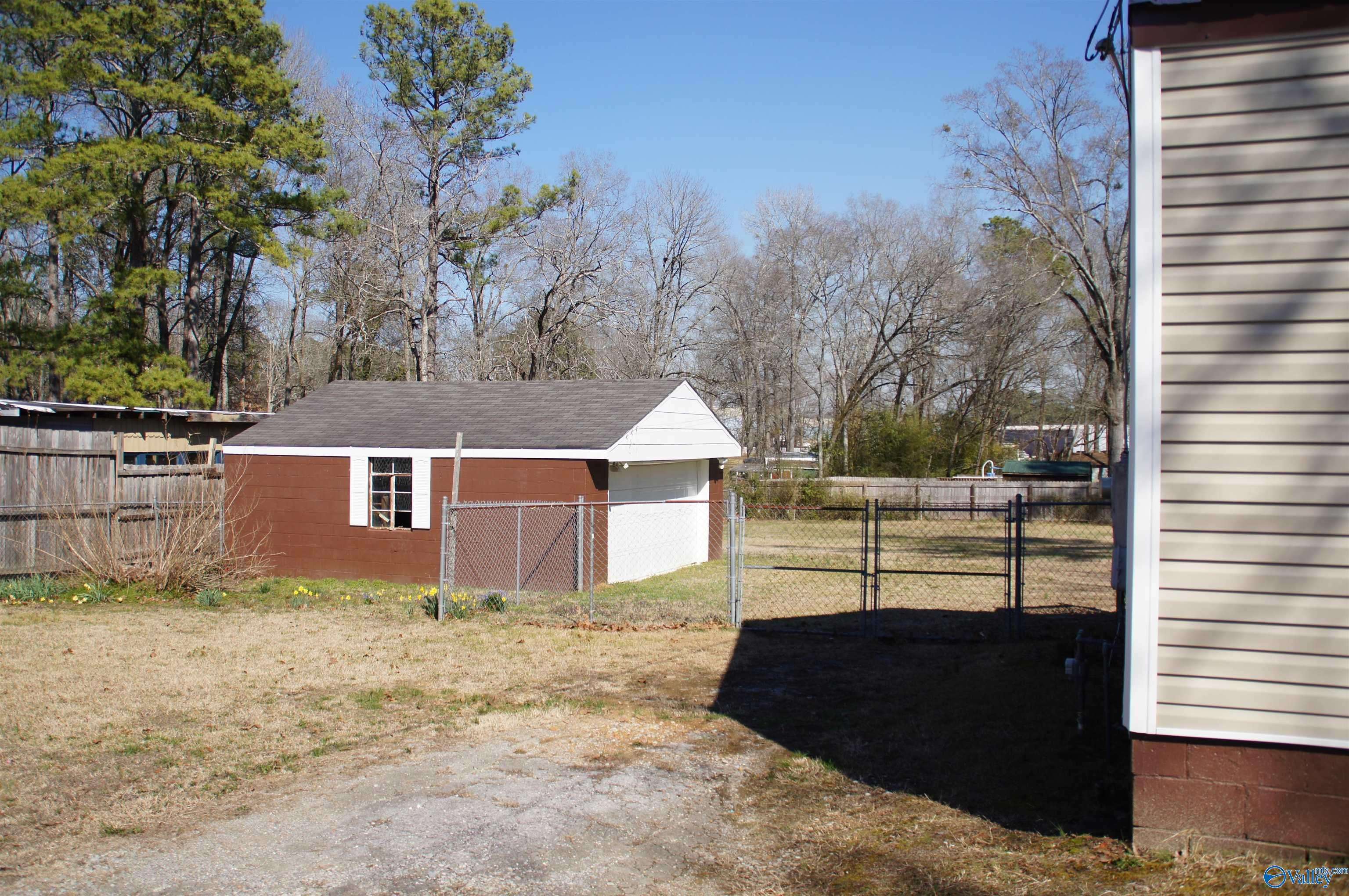 Gadsden, AL 35903,216 Nunnally Avenue