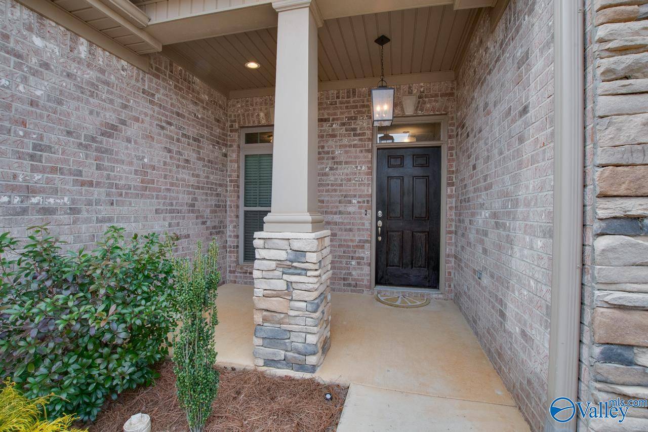 Owens Cross Roads, AL 35763,7608 Flint Crossing Circle SE