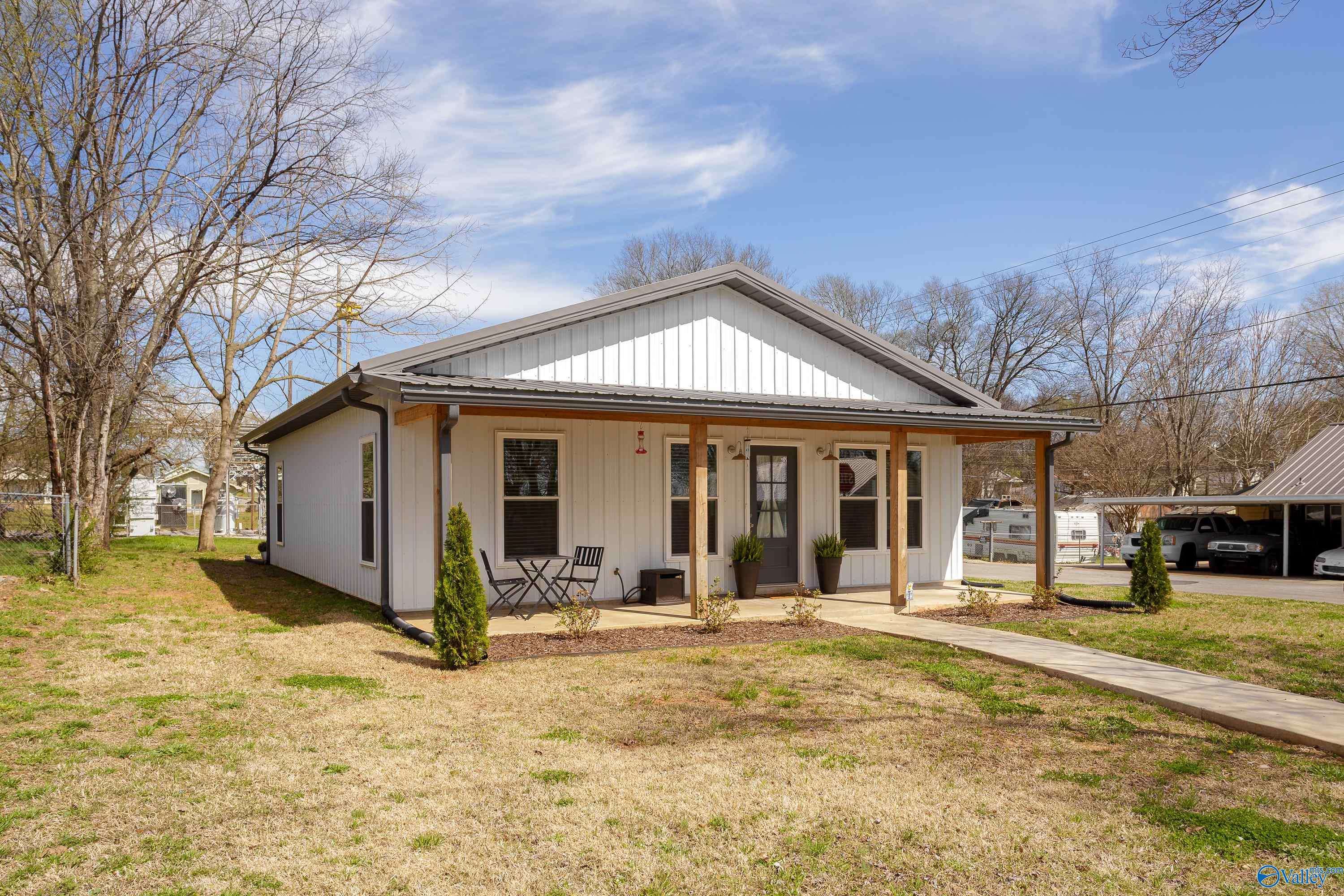 Florence, AL 35630,123 S Main Street