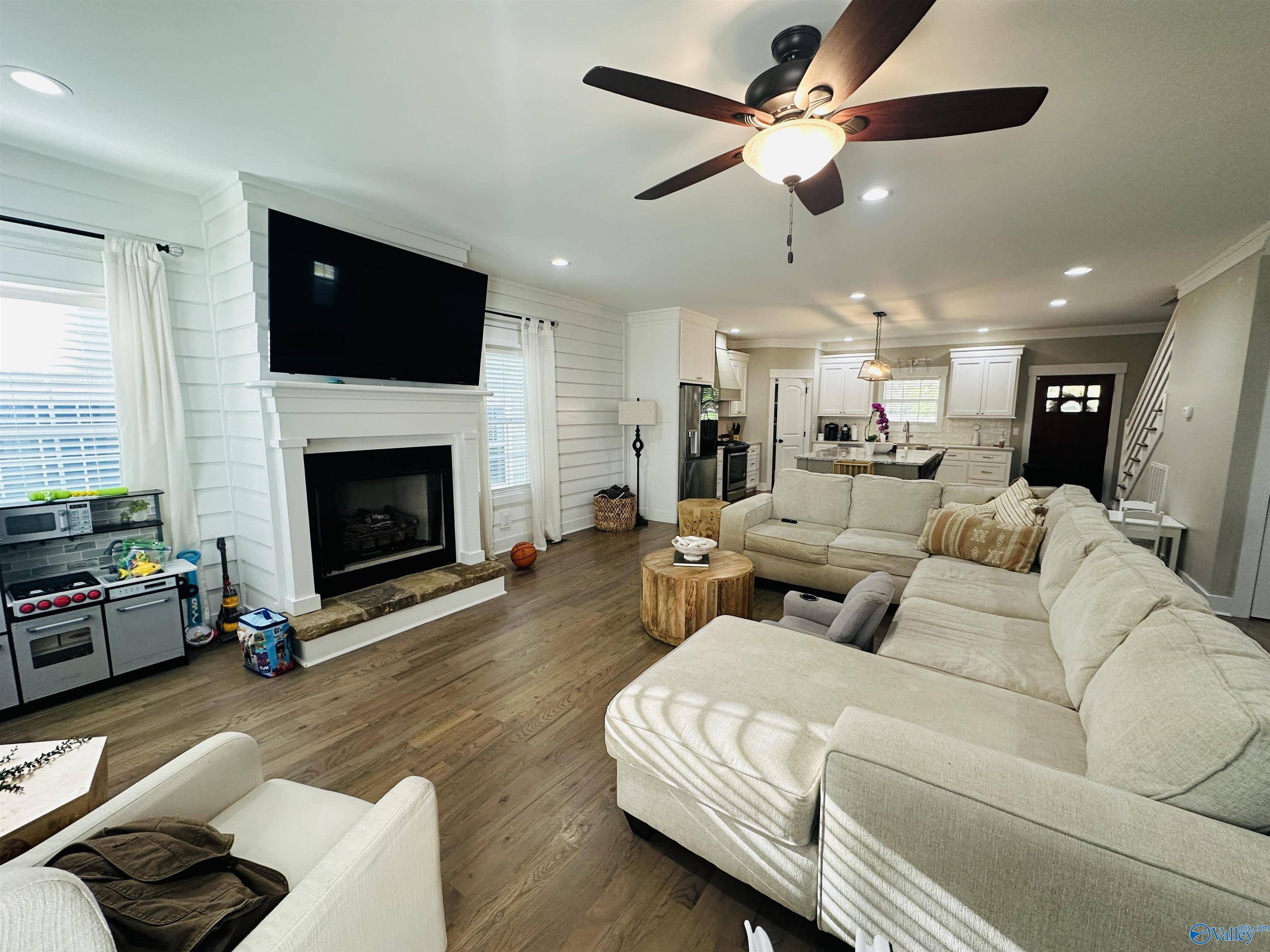 Guntersville, AL 35976,1571 Patterson Street