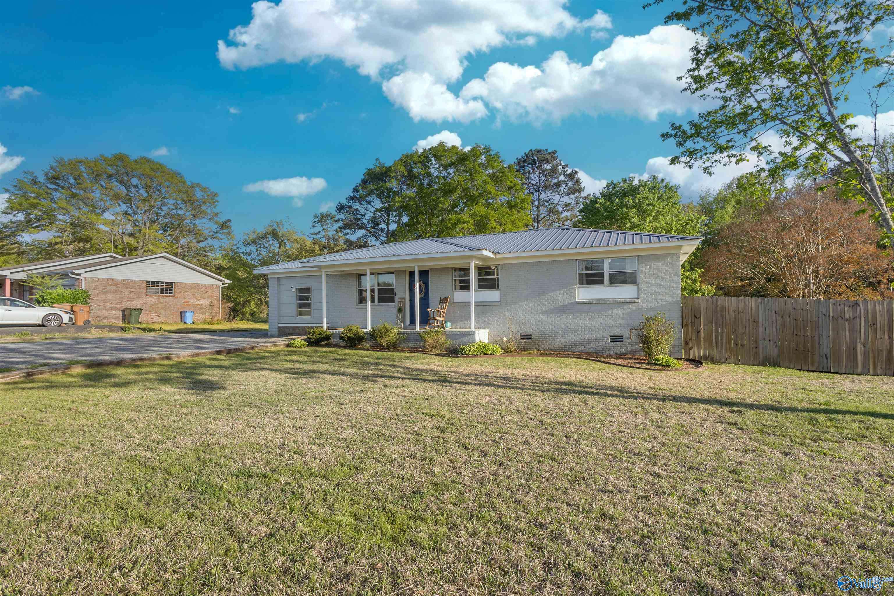 Hartselle, AL 35640,1604 Woodview Drive SW