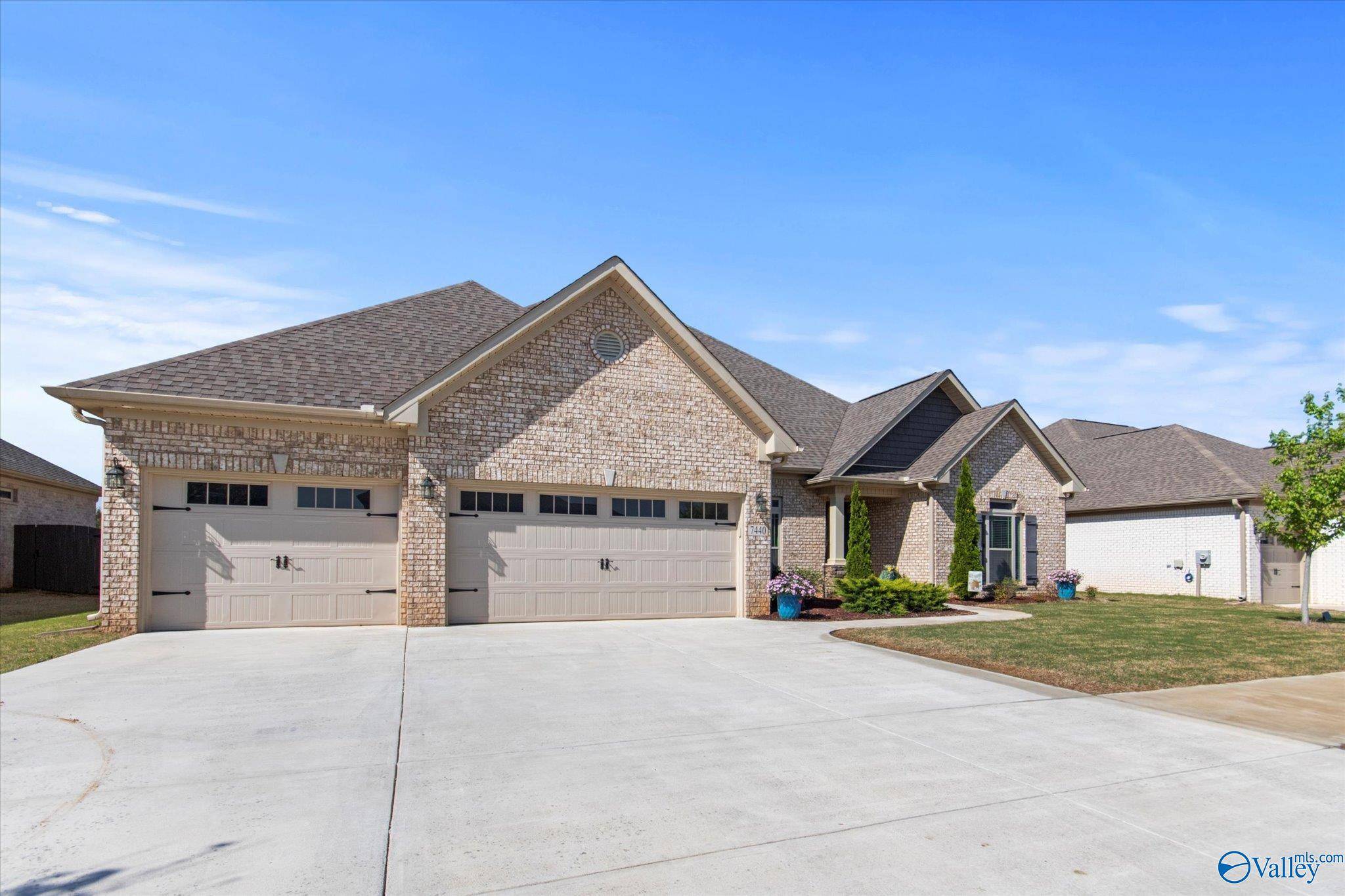 Owens Cross Roads, AL 35763,7440 Flint Crossing Circle SE