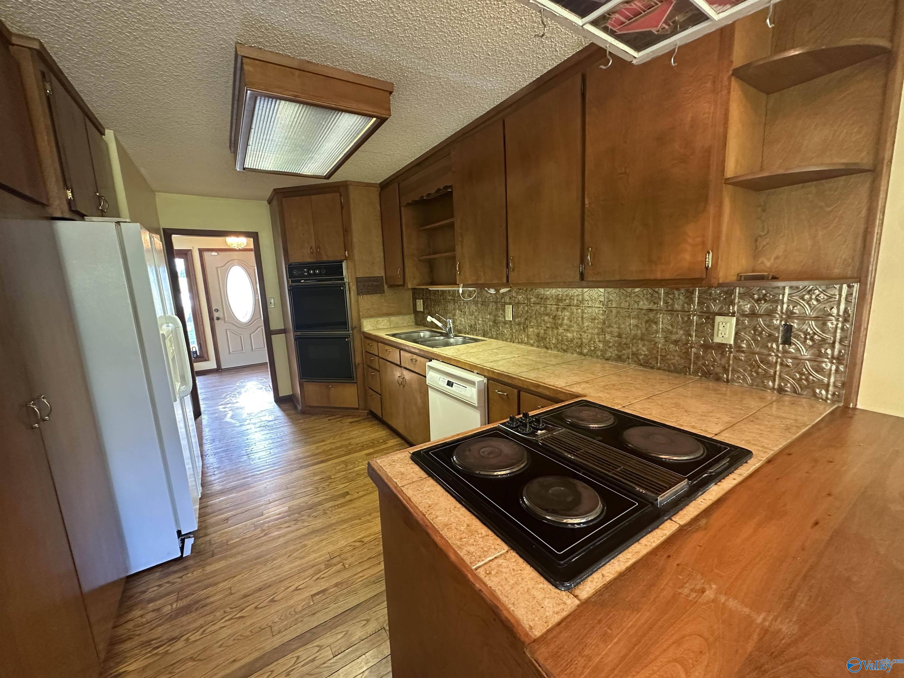 Union Grove, AL 35175,475 Brooks Road