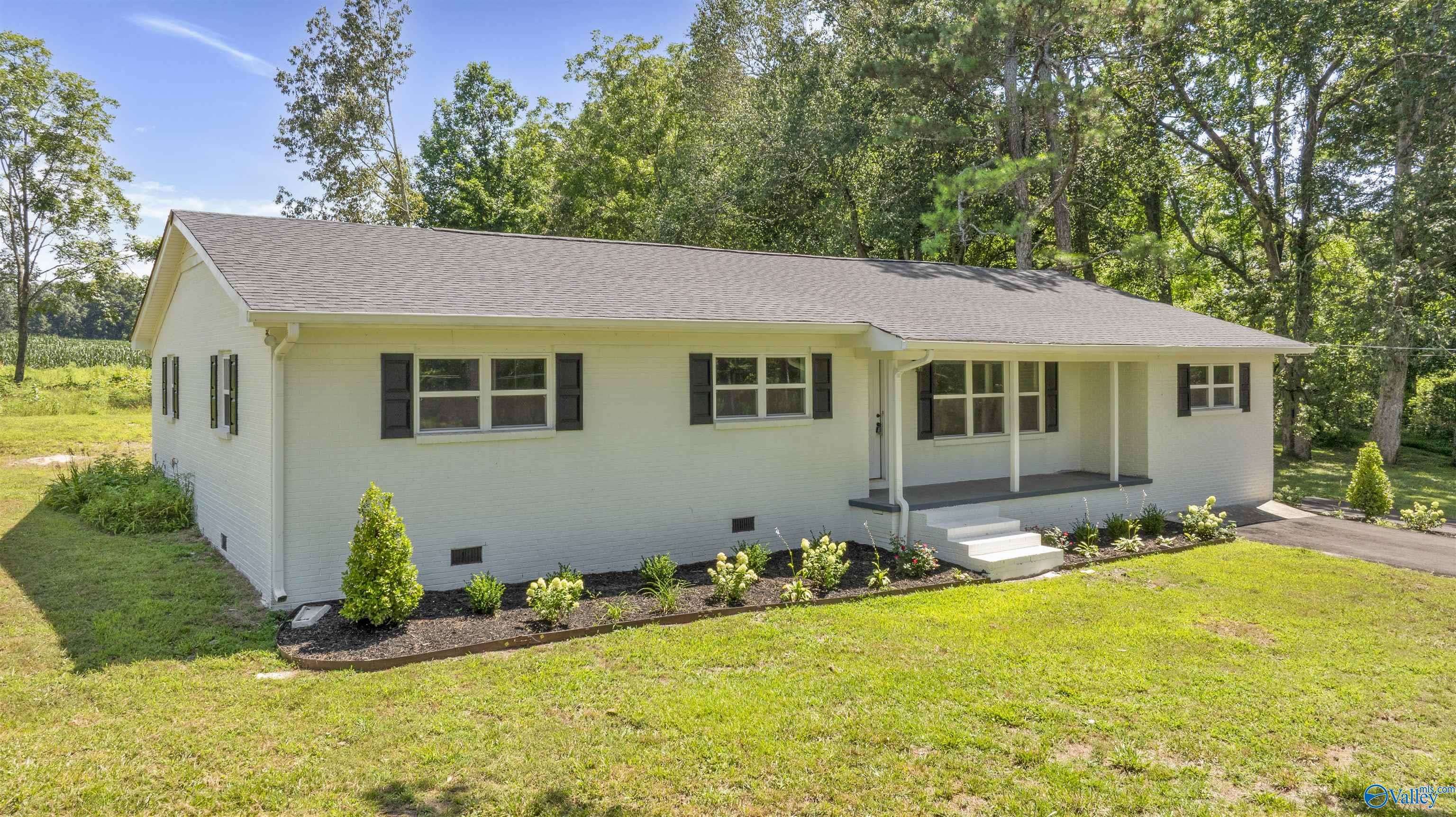 Rainsville, AL 35986,669 Rainbow Avenue