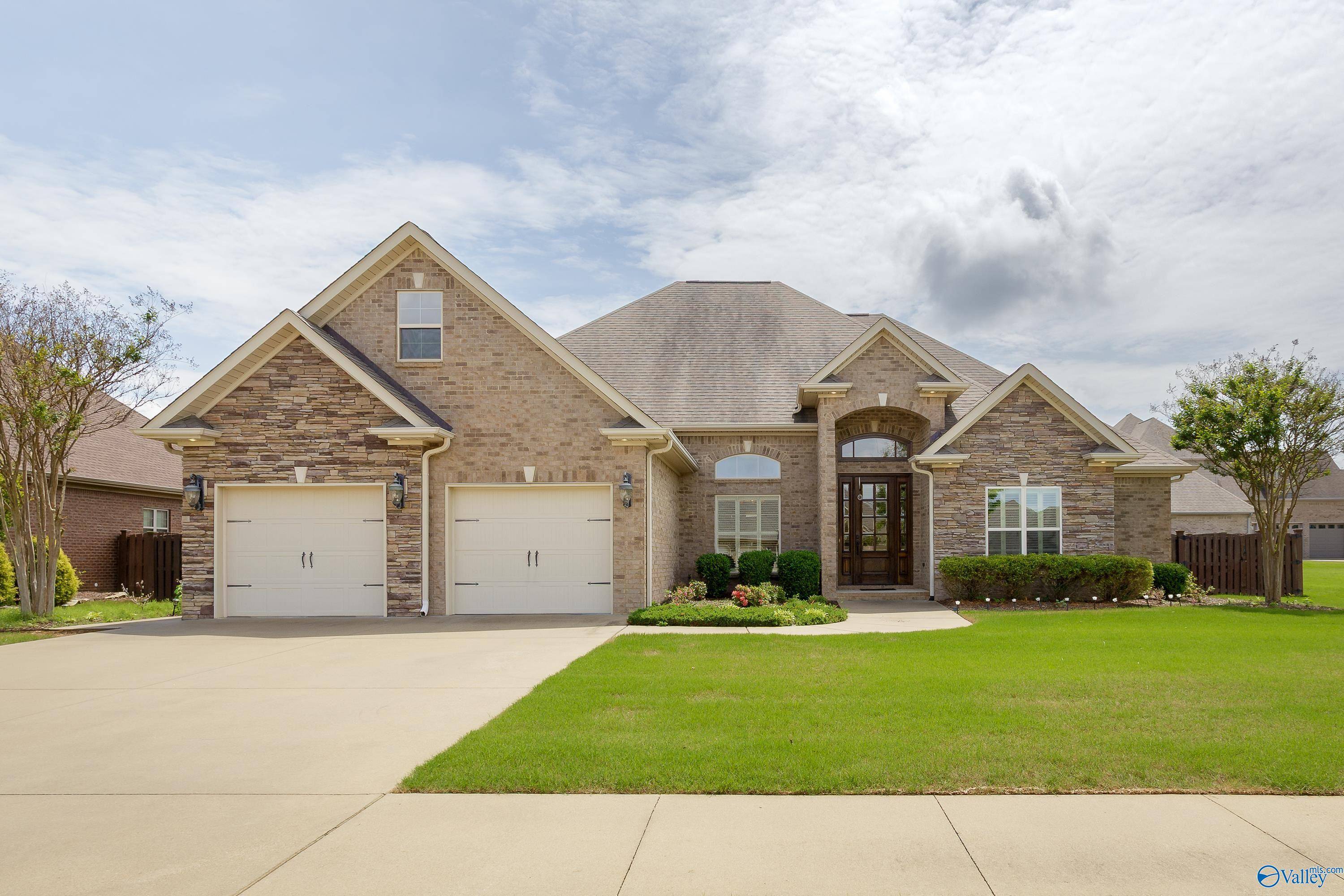 Florence, AL 35630,1206 Woodridge Court