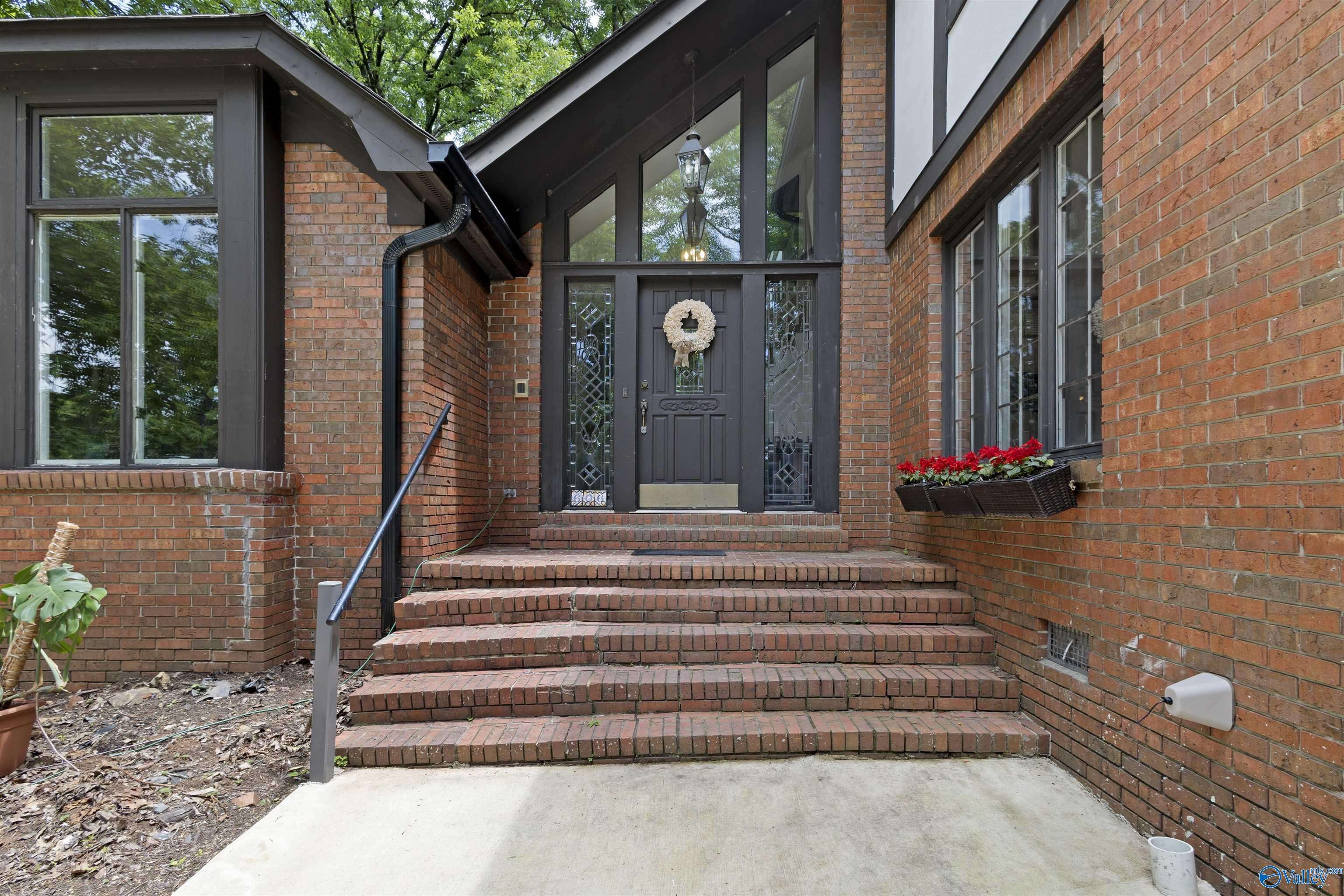 Gadsden, AL 35901,606 Dogwood Trail