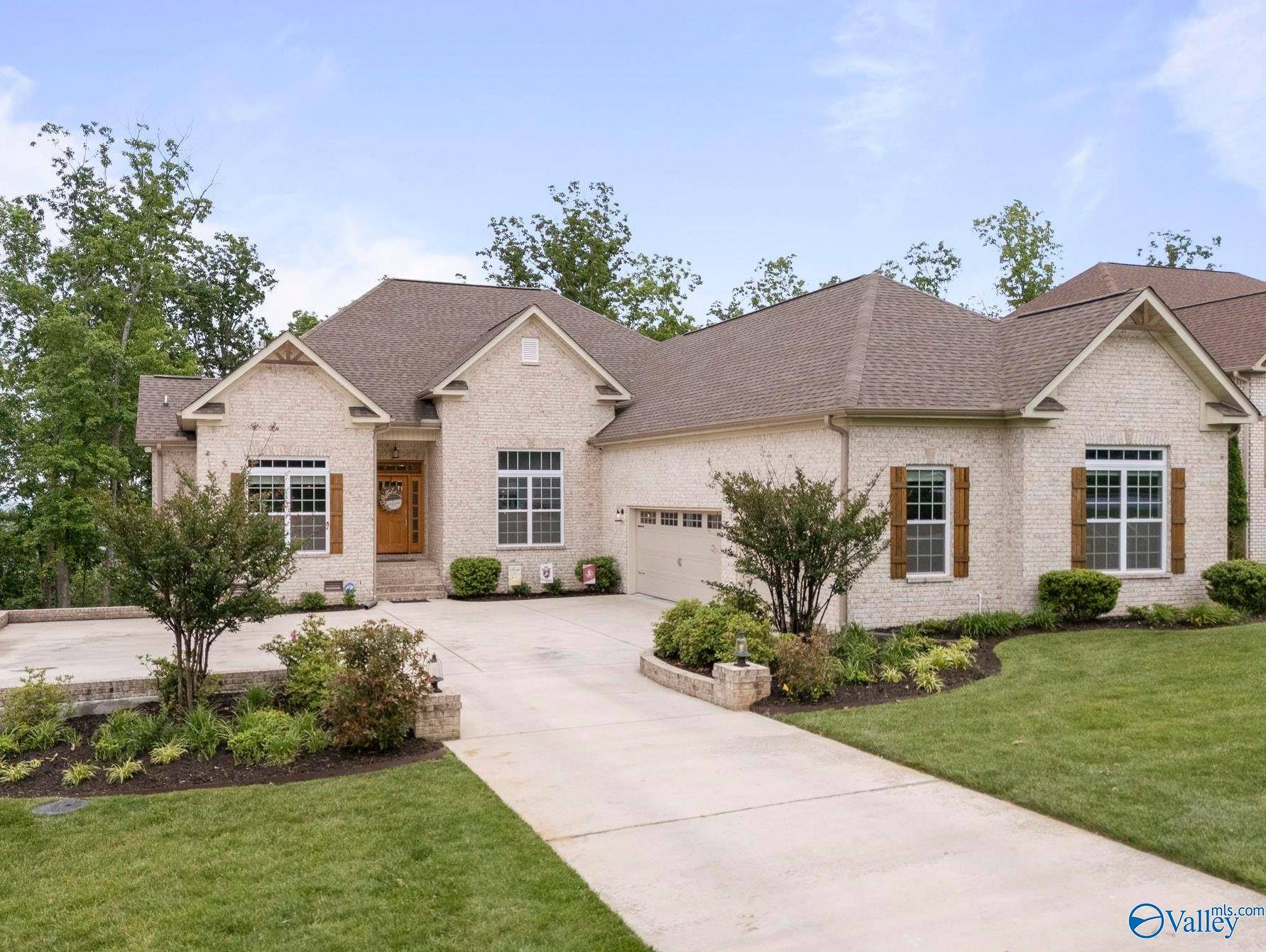 Huntsville, AL 35803,19 Ridge Bluff Circle SE