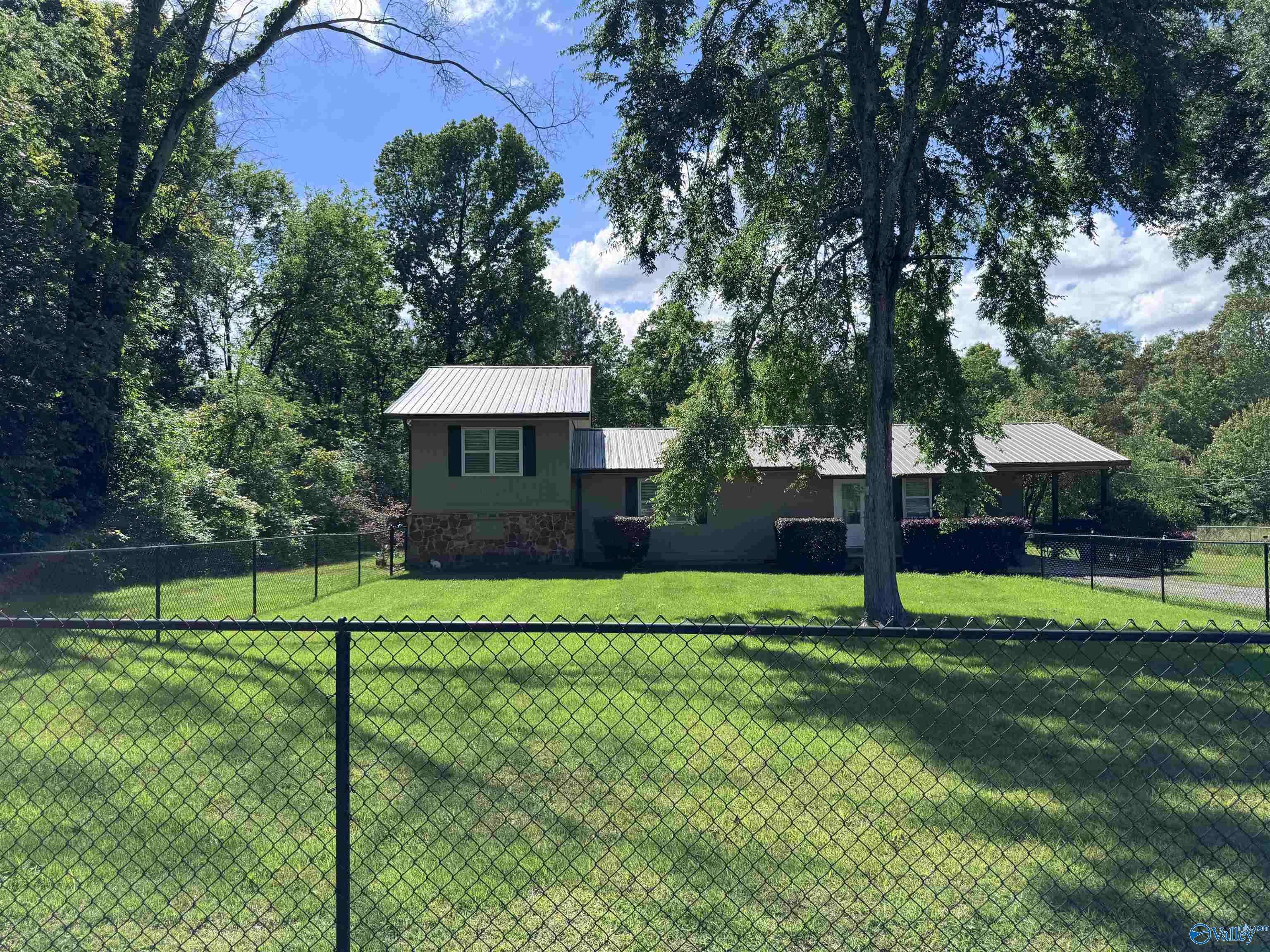 Centre, AL 35960,10 Woodland Drive