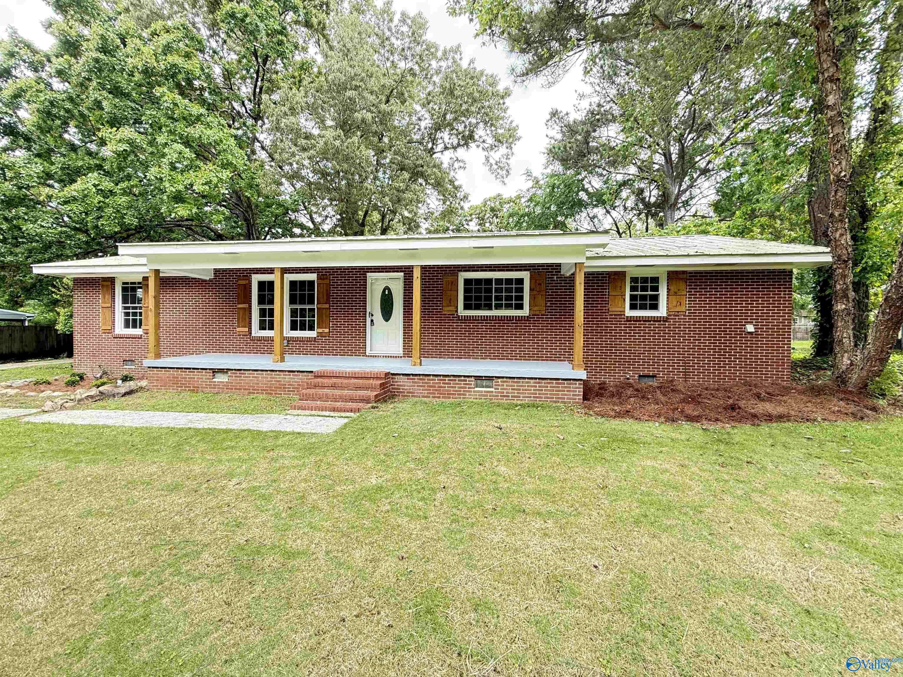 Hartselle, AL 35640,403 SW Arcadia Street