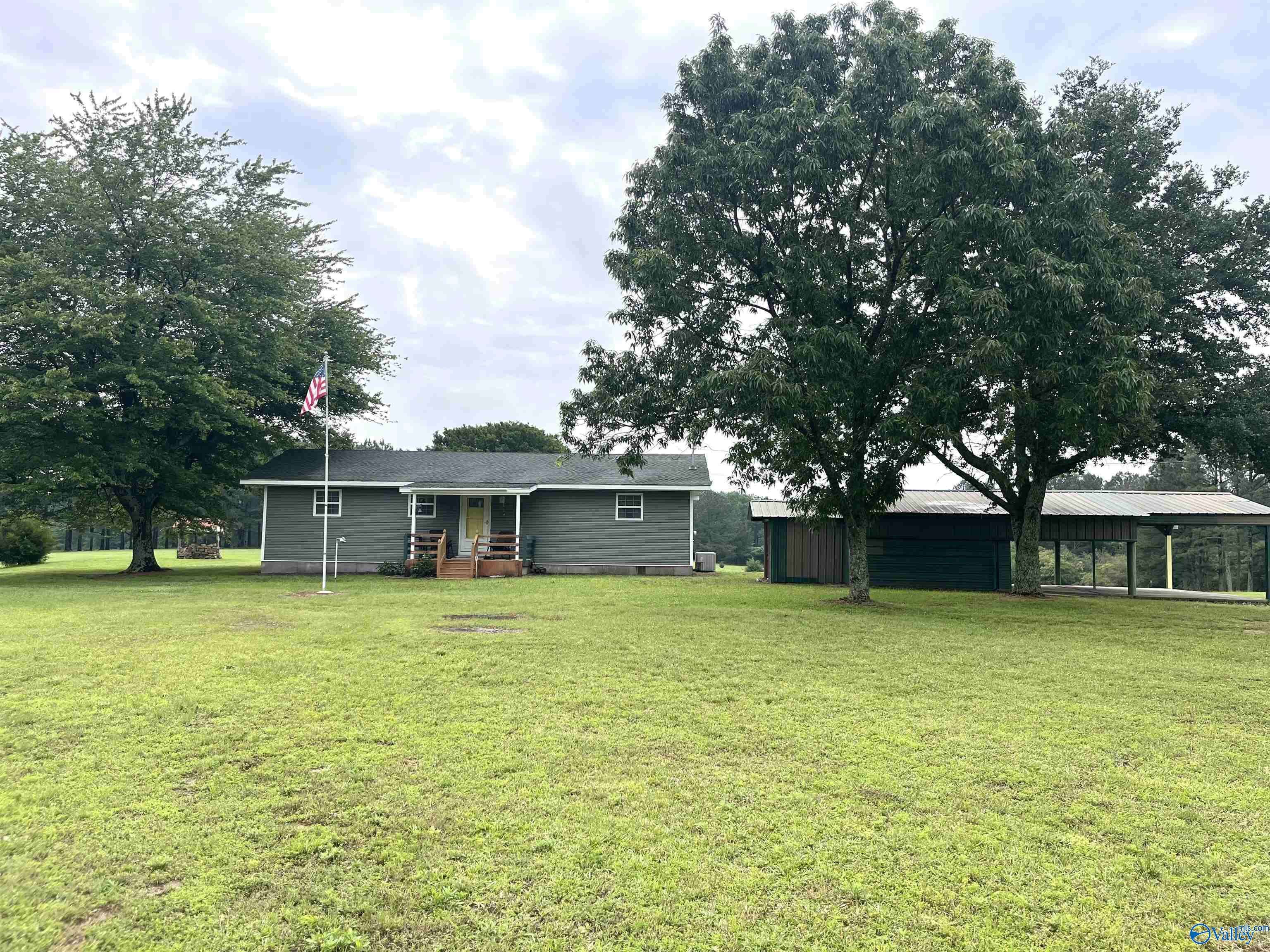 Cedar Bluff, AL 35959,893 County Road 856