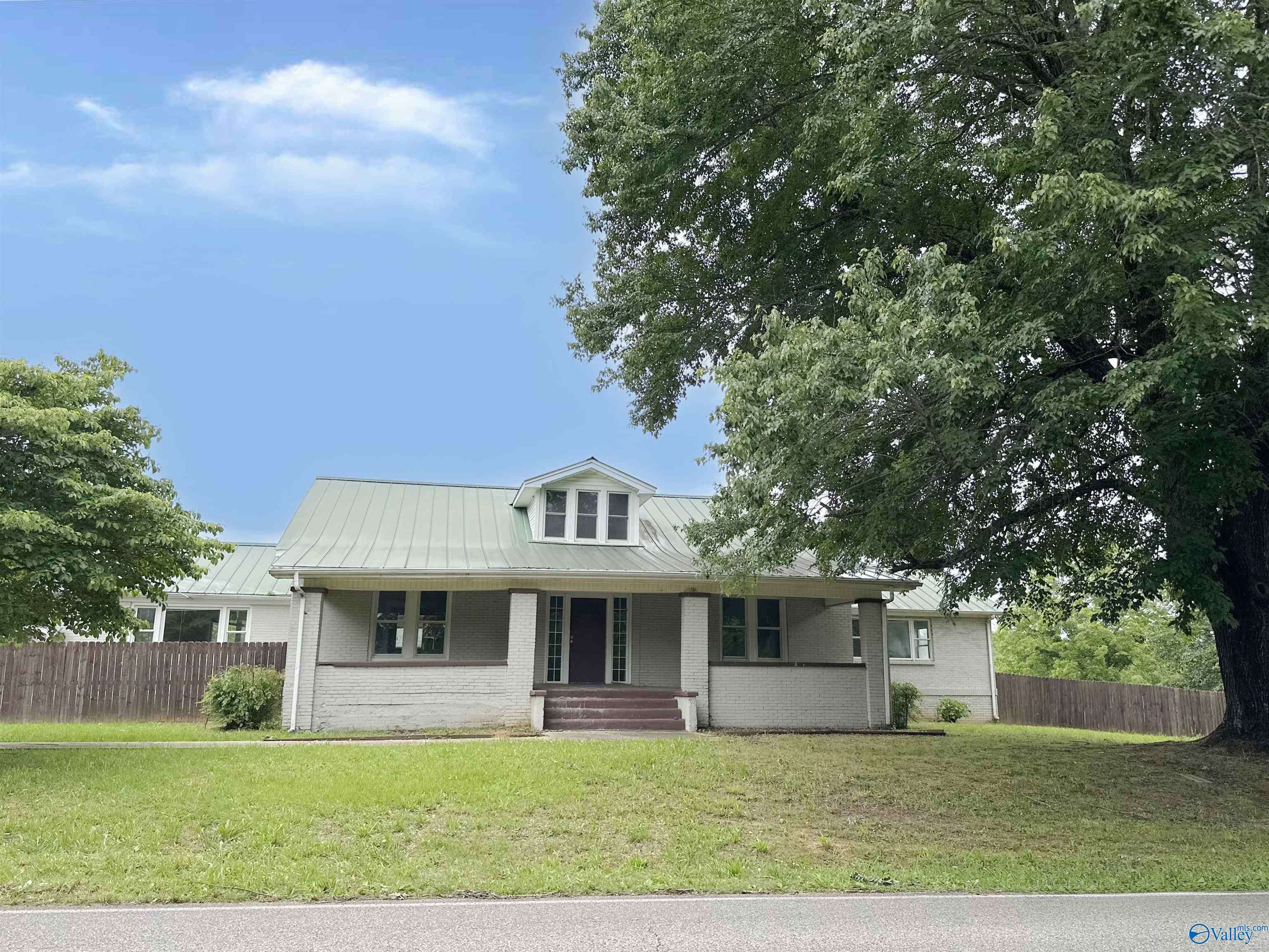 Athens, AL 35611,2494 Hines Street S