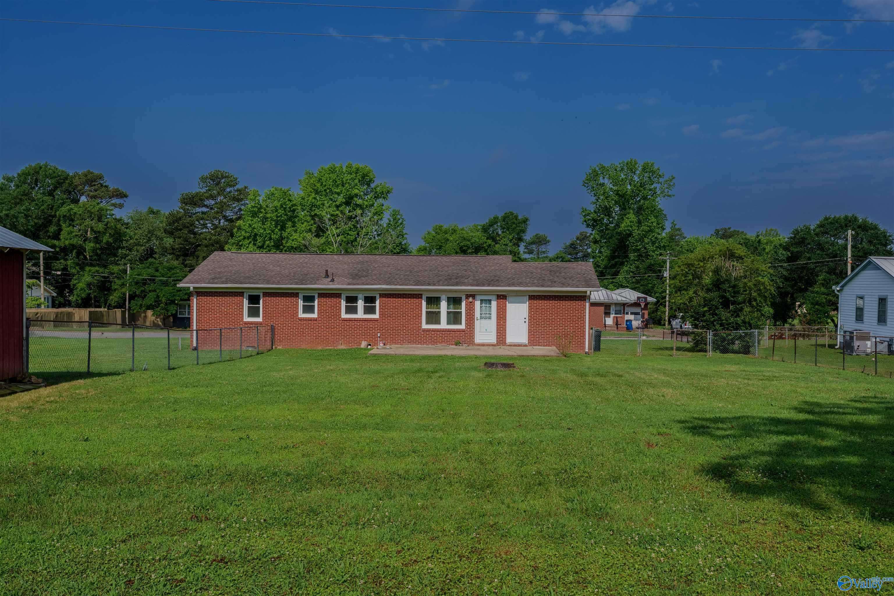 Florence, AL 35633,104 Camellia Drive