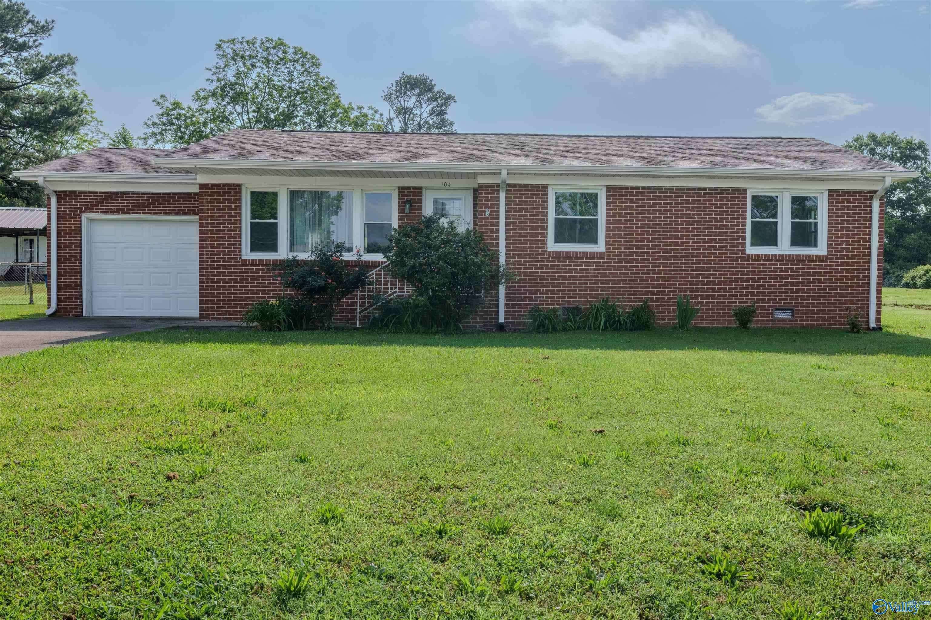 Florence, AL 35633,104 Camellia Drive