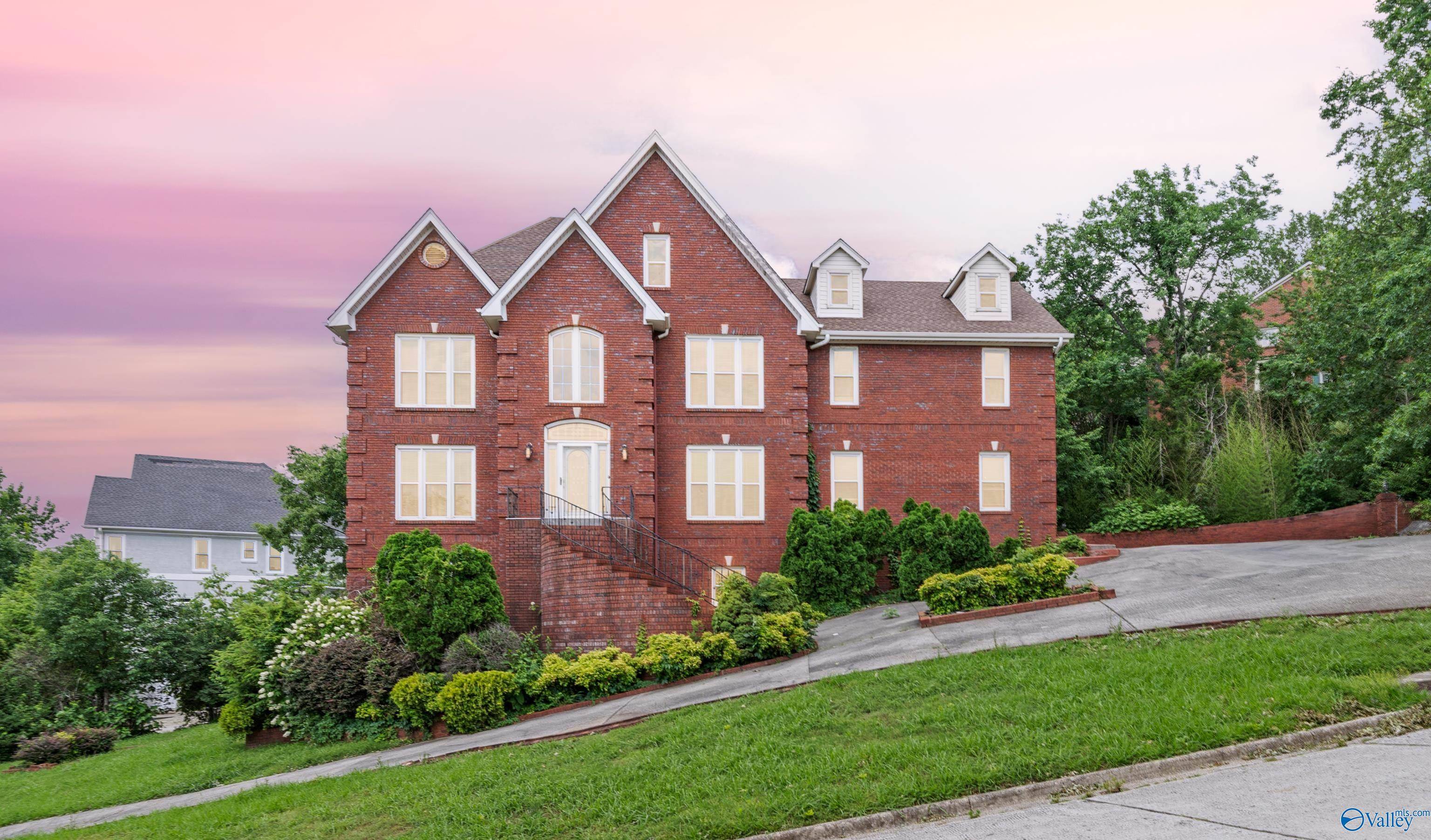 Huntsville, AL 35801,2219 Governors Bend Road SE