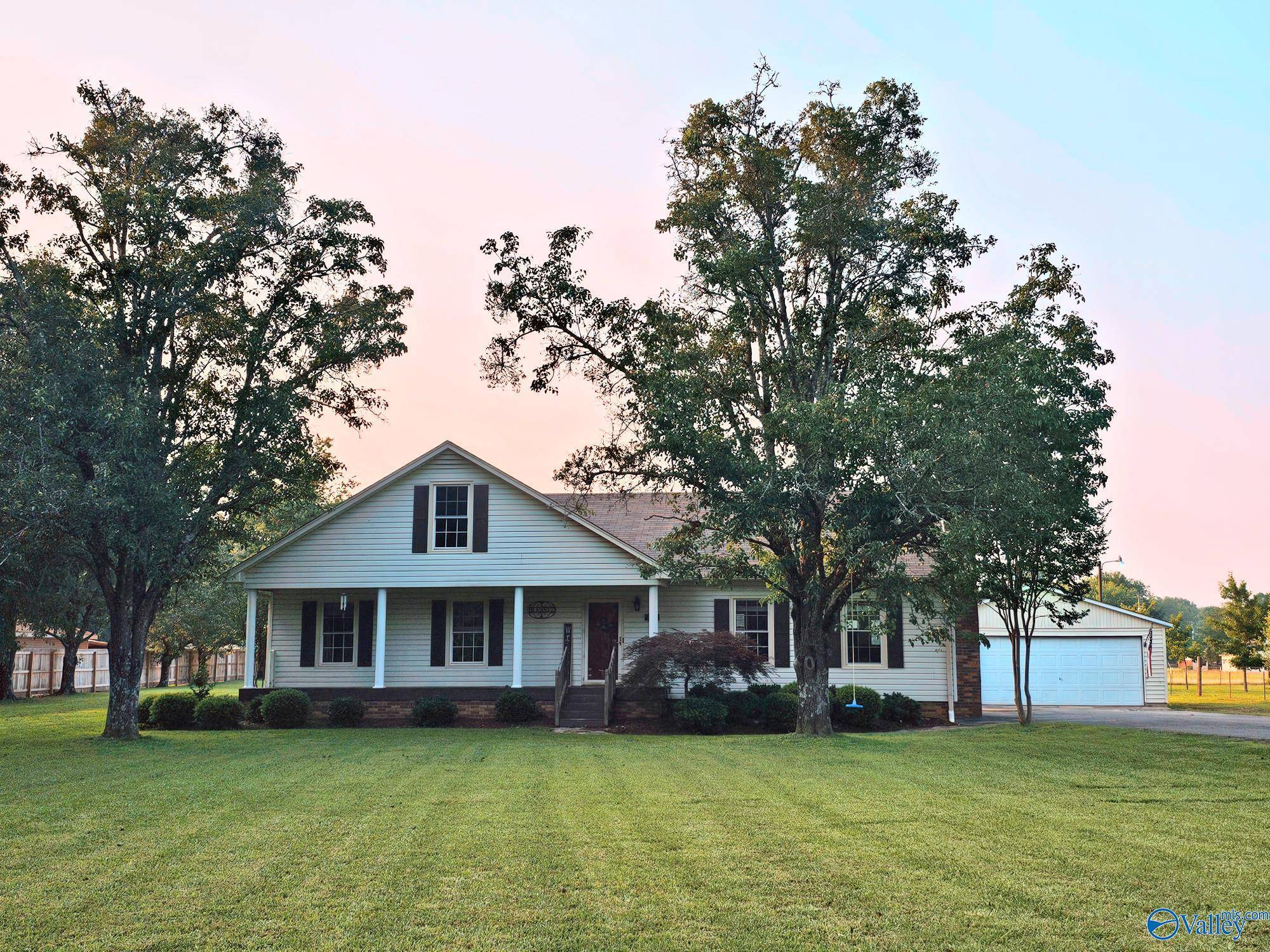 Owens Cross Roads, AL 35763,768 Knotty Walls Road