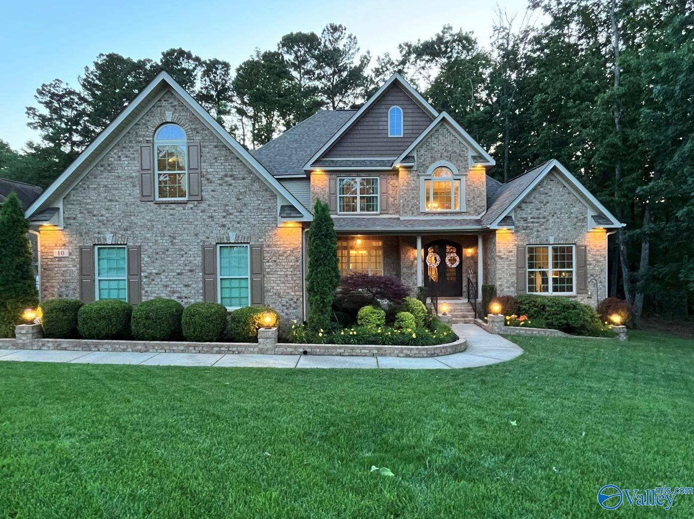 Huntsville, AL 35803,10 Verdant Circle SE