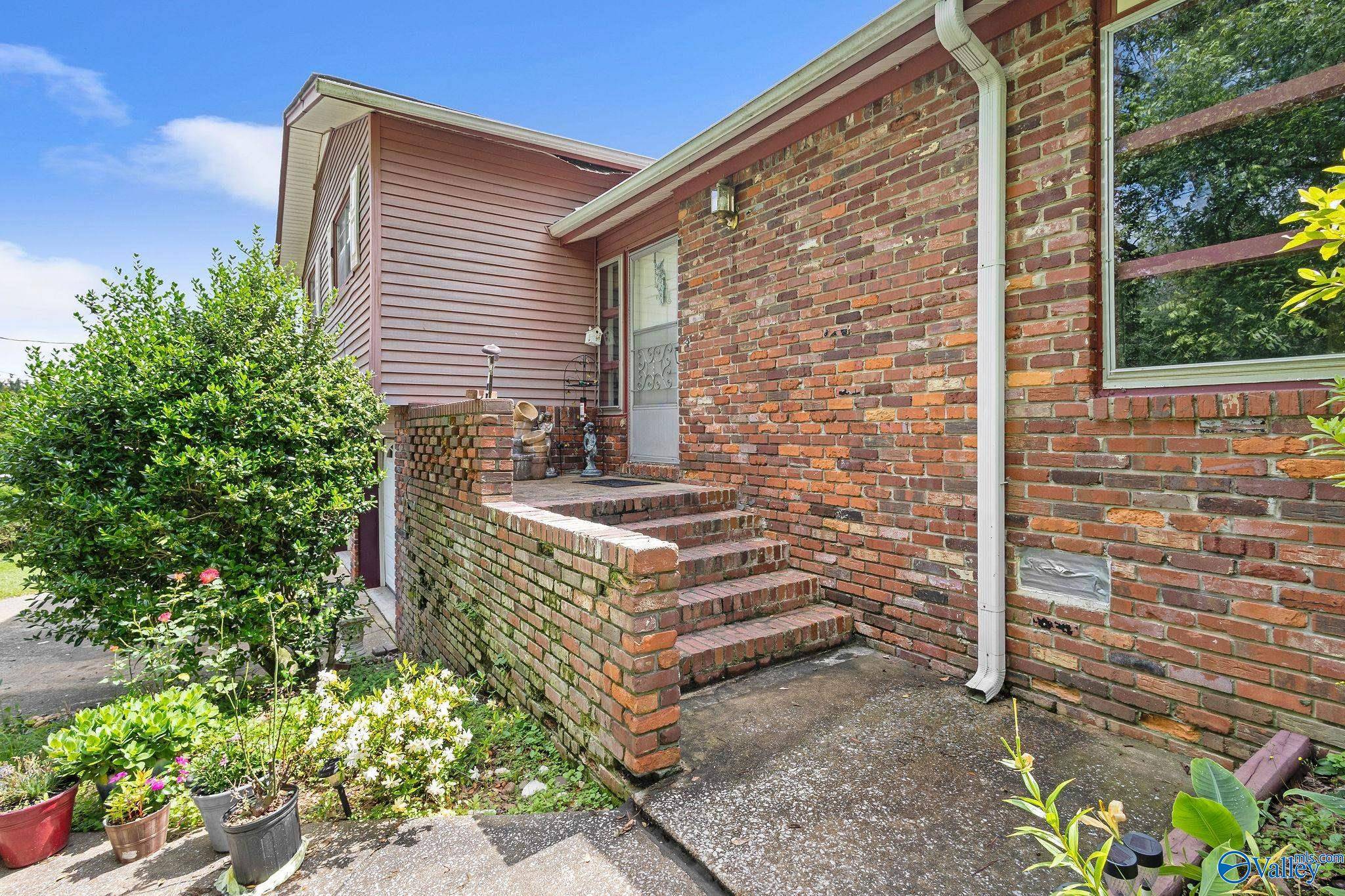 Hokes Bluff, AL 35903,4103 Tawannah Circle