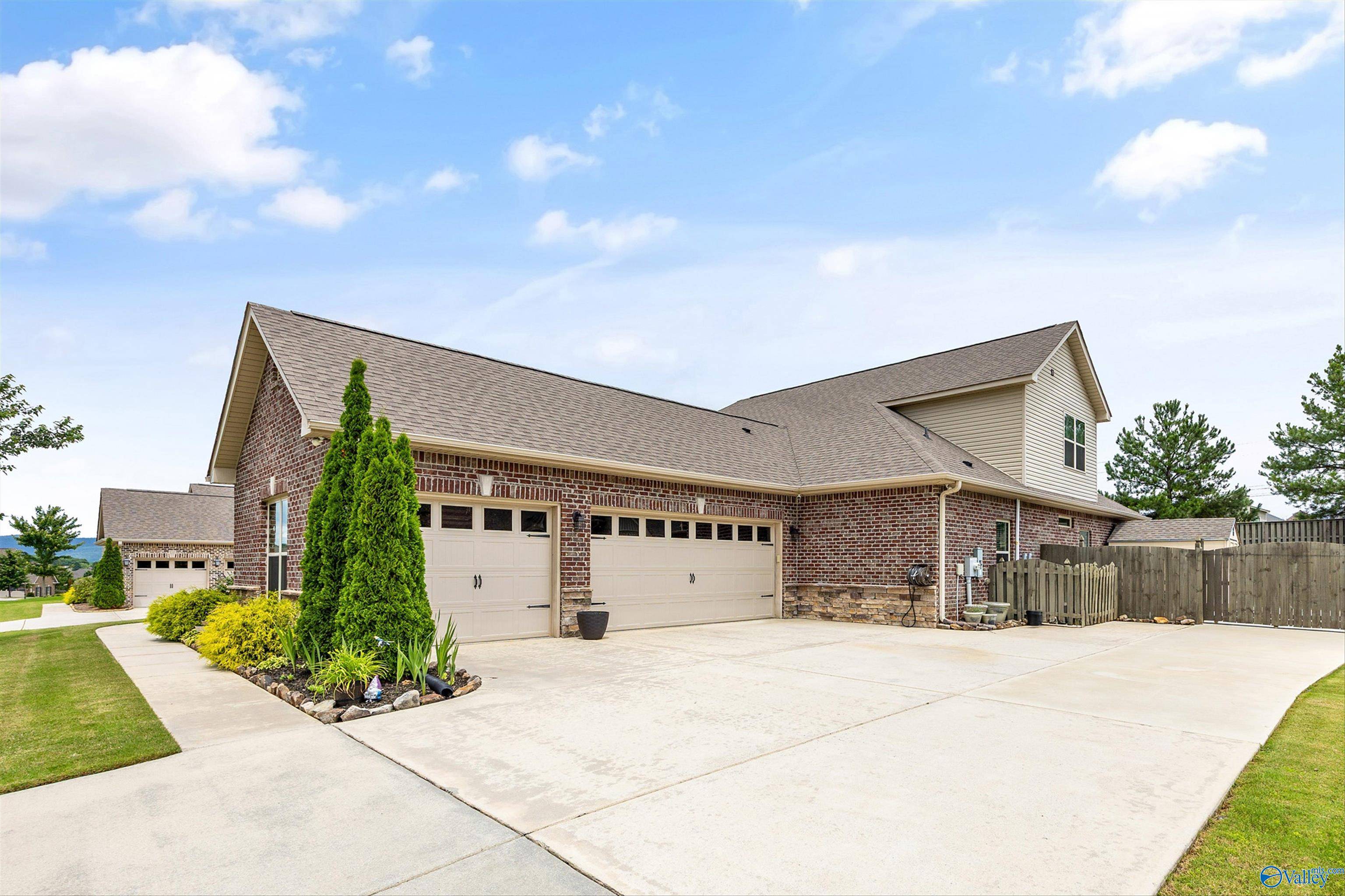 Owens Cross Roads, AL 35763,7417 Nature Walk Way SE