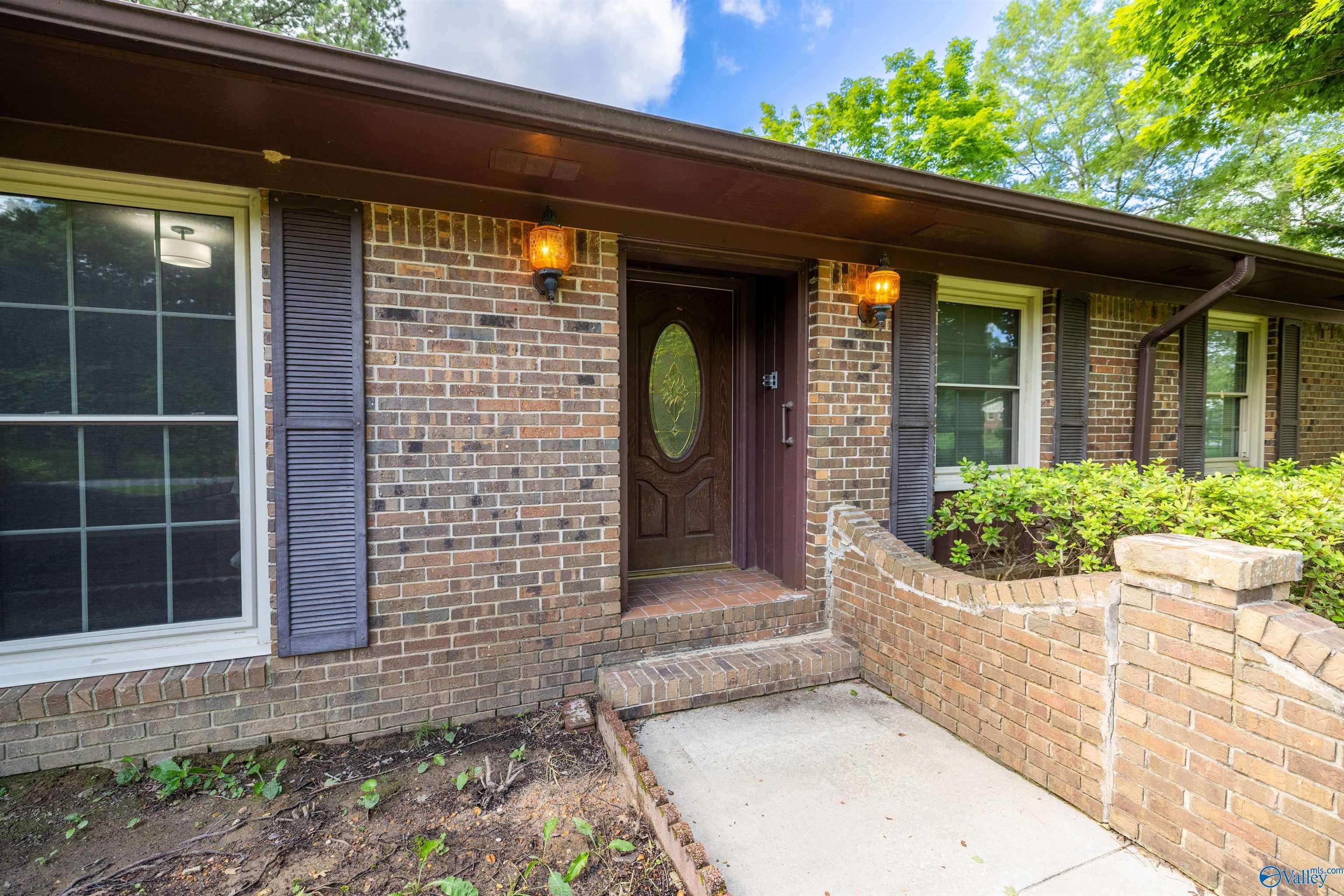 Hamilton, AL 35570,487 Rock Cliff Road