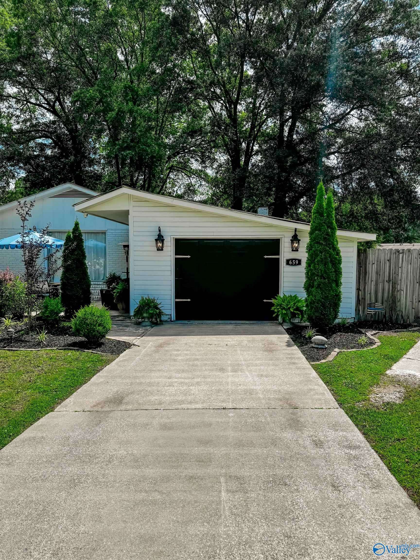 Hartselle, AL 35640,659 Vaughn Bridge Road NW