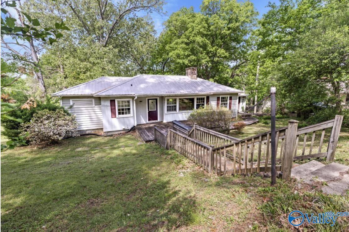 Guntersville, AL 35976,1302 Hillwood Drive