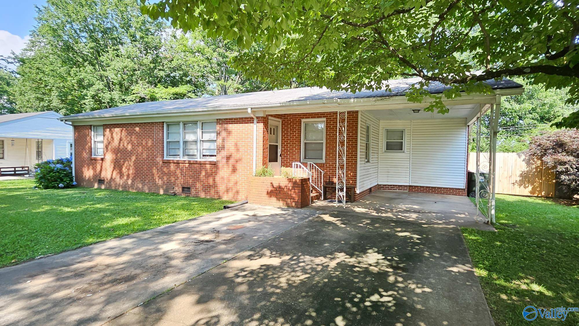Athens, AL 35611,325 Crestview Street