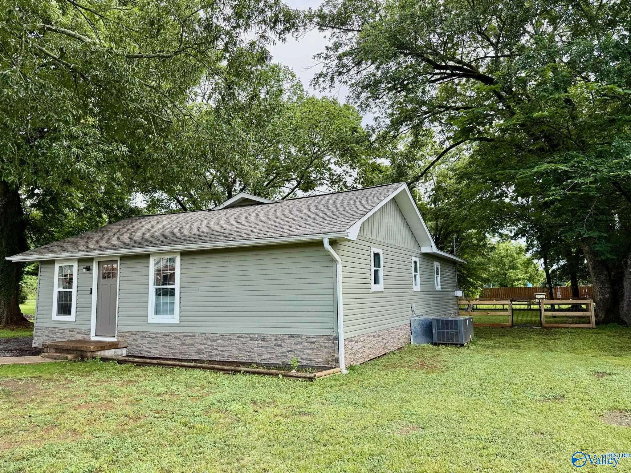 Moulton, AL 35650,326 Walnut Street