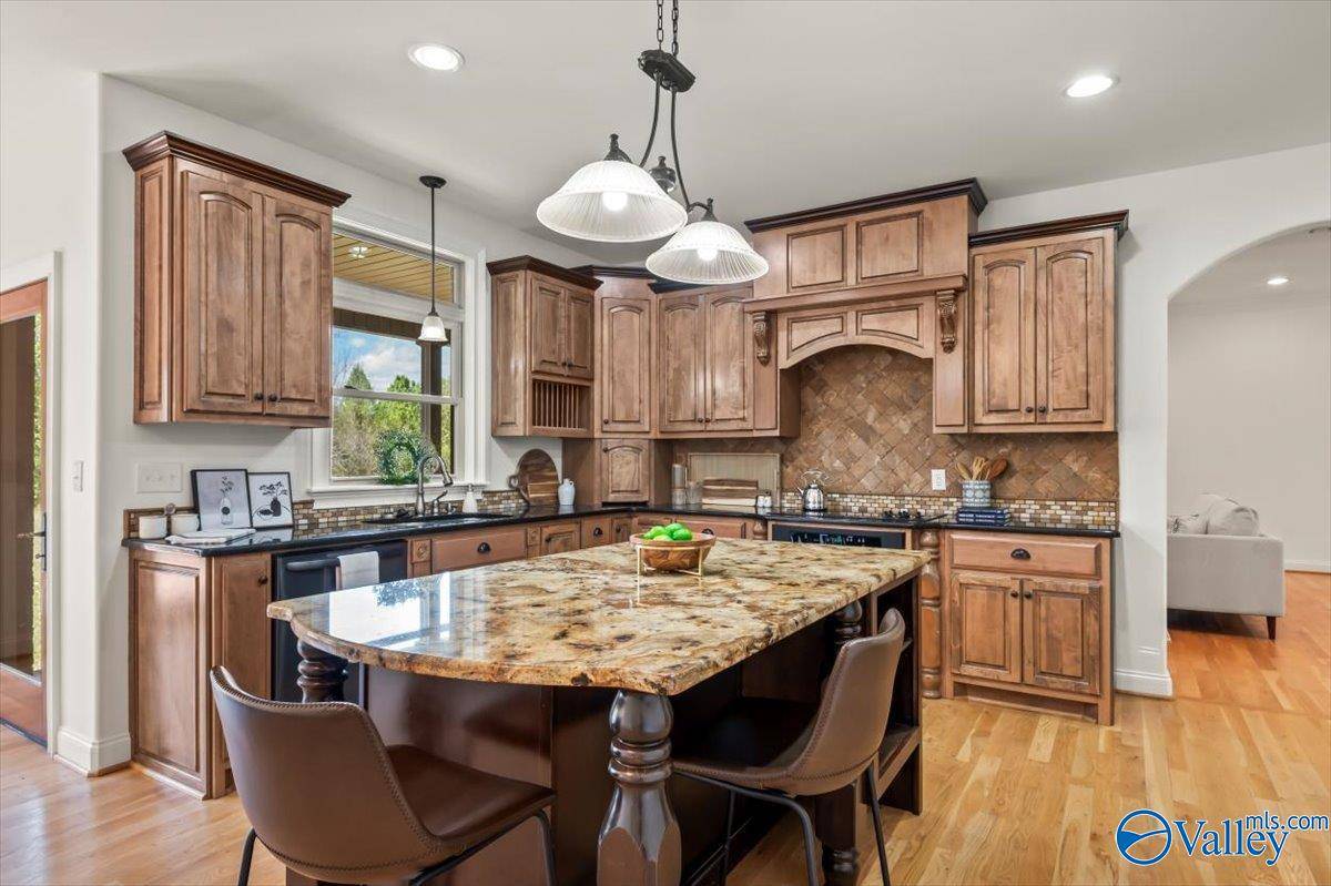 Grant, AL 35747,495 5th Street E