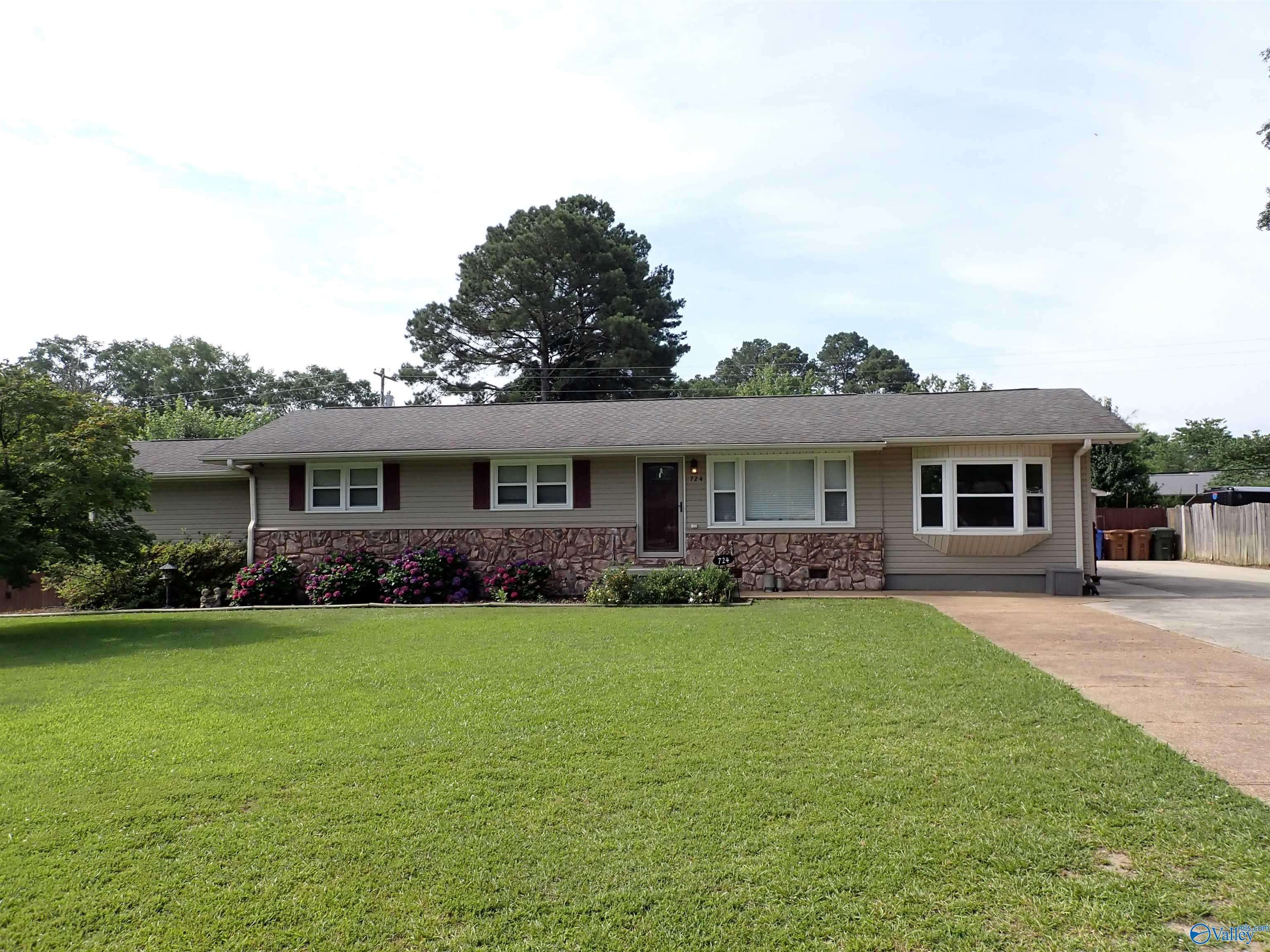 Hartselle, AL 35640,724 Frost Street SW