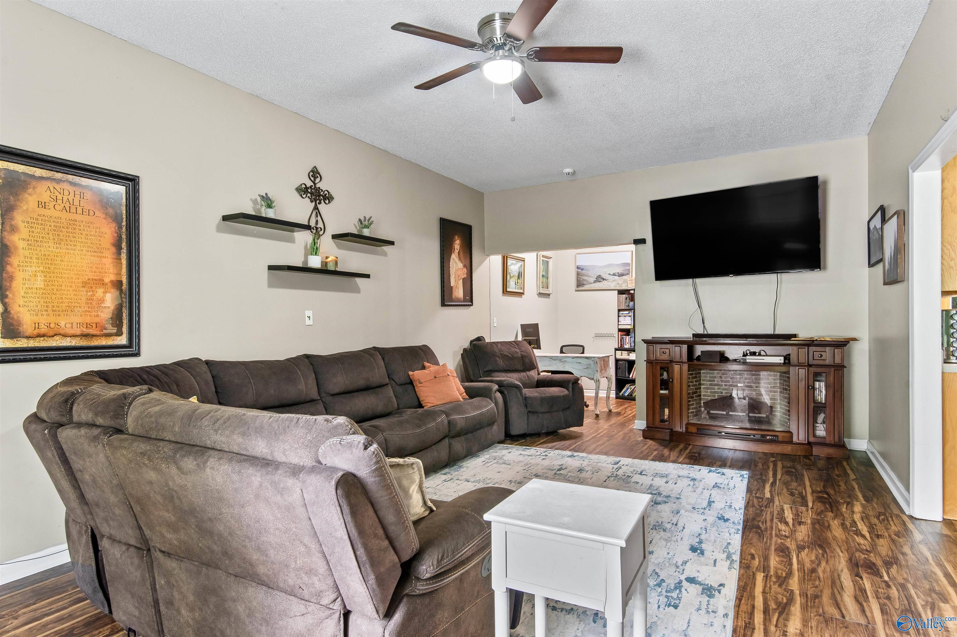 Guntersville, AL 35976,3816 Browns Valley Road