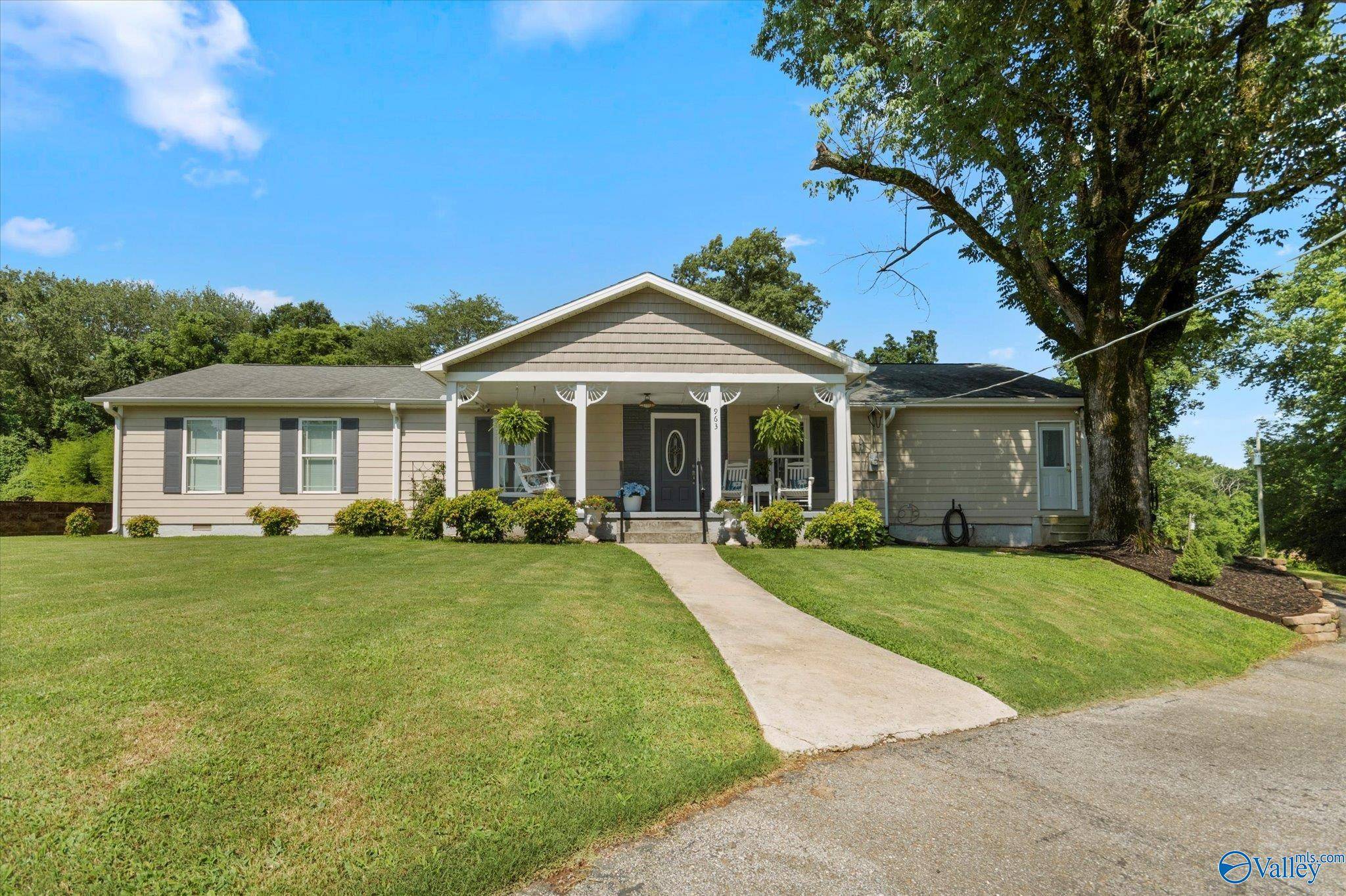 Huntsville, AL 35811,963 Rube Robinson Road