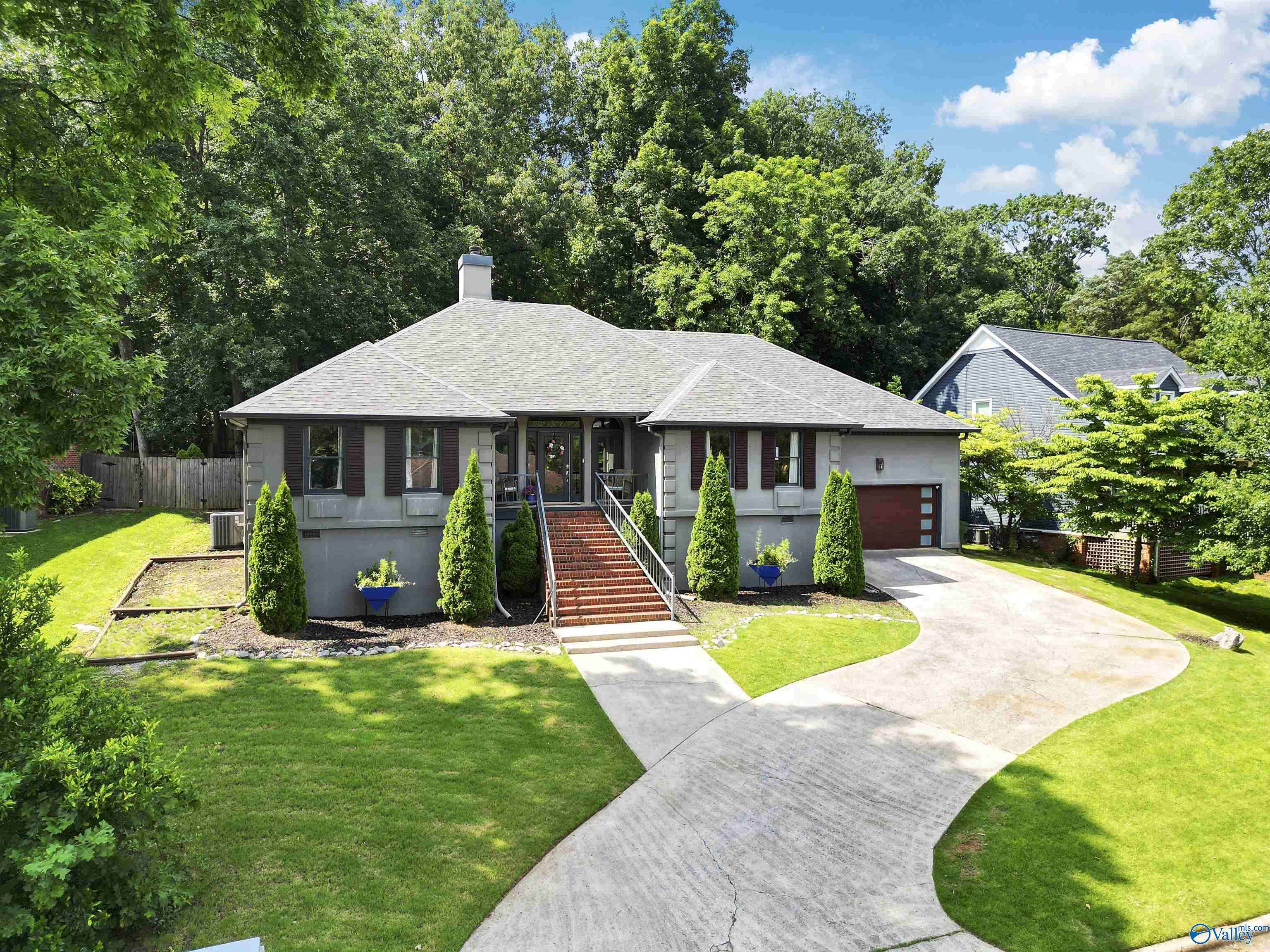Huntsville, AL 35811,2025 Great Hills Drive NE