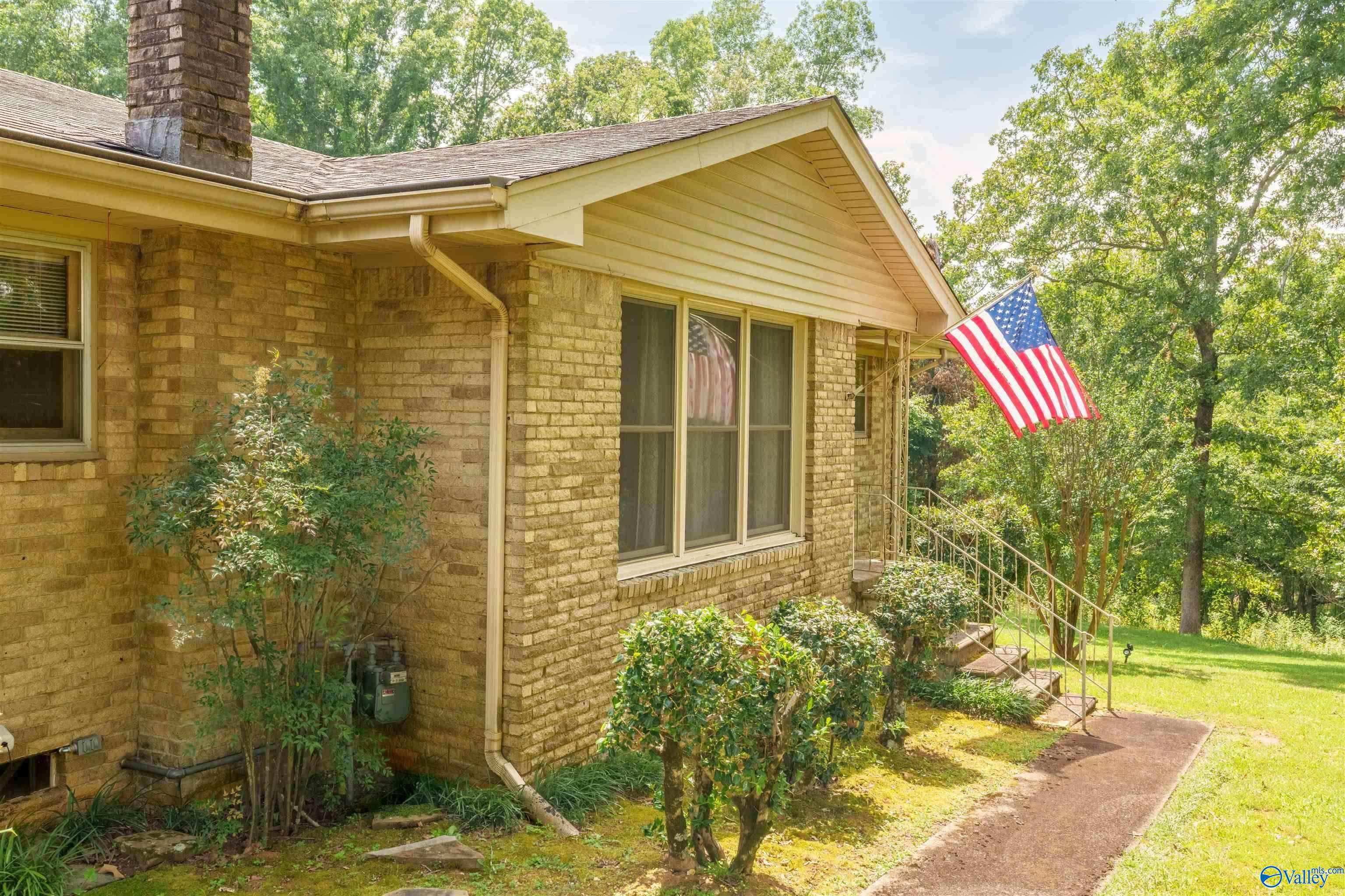 Florence, AL 35633,874 County Road 124