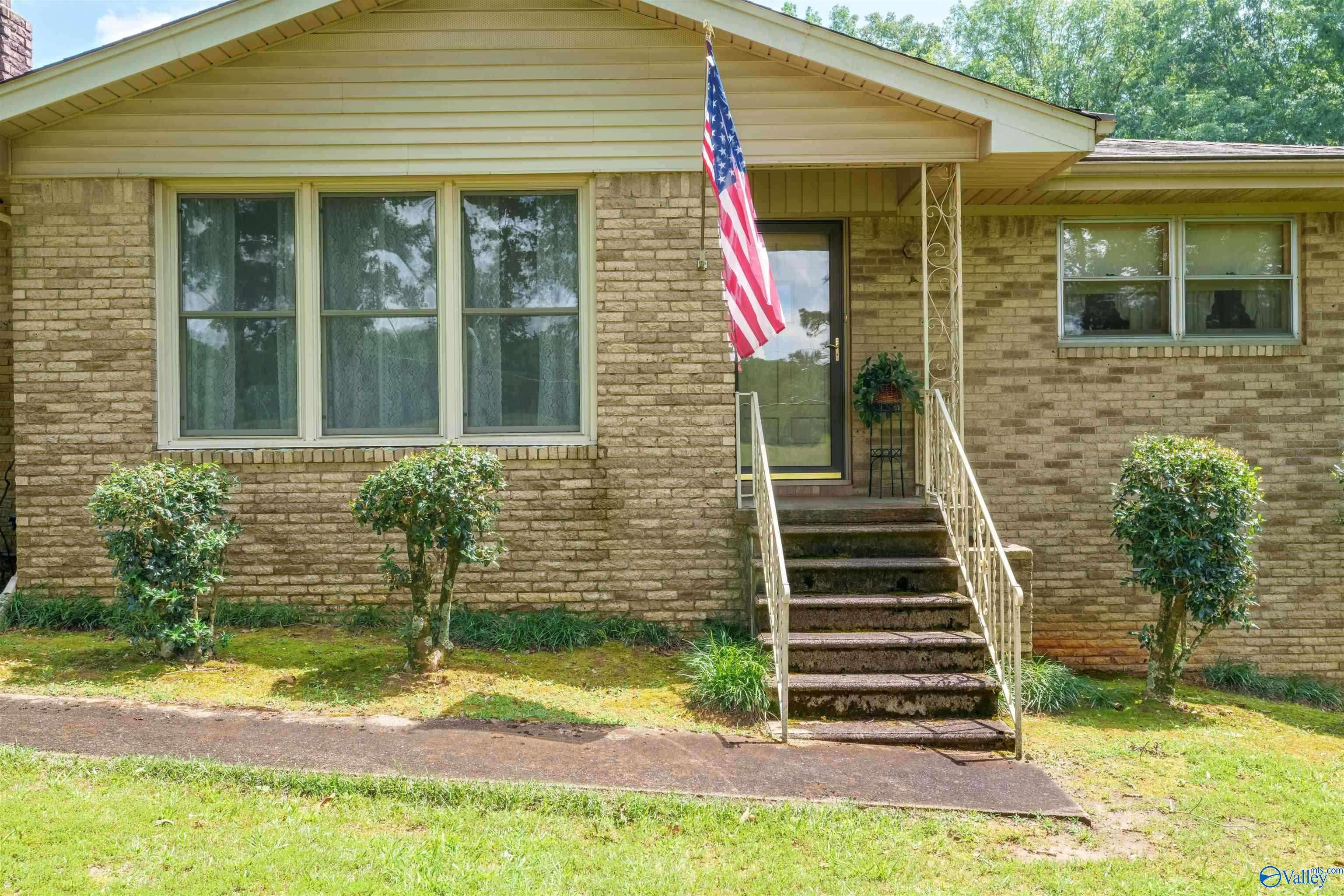 Florence, AL 35633,874 County Road 124
