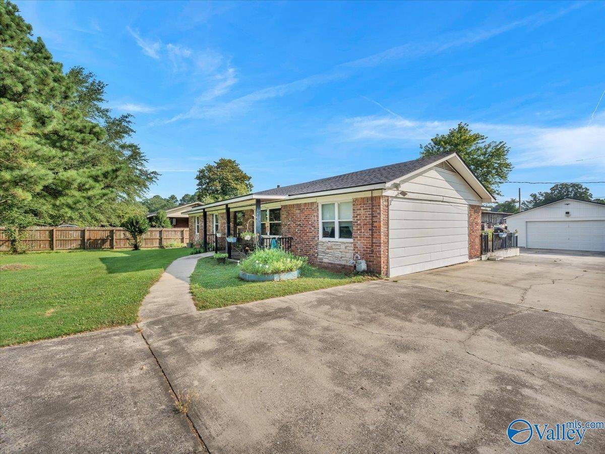 Hartselle, AL 35640,2206 Pinehurst Street SW